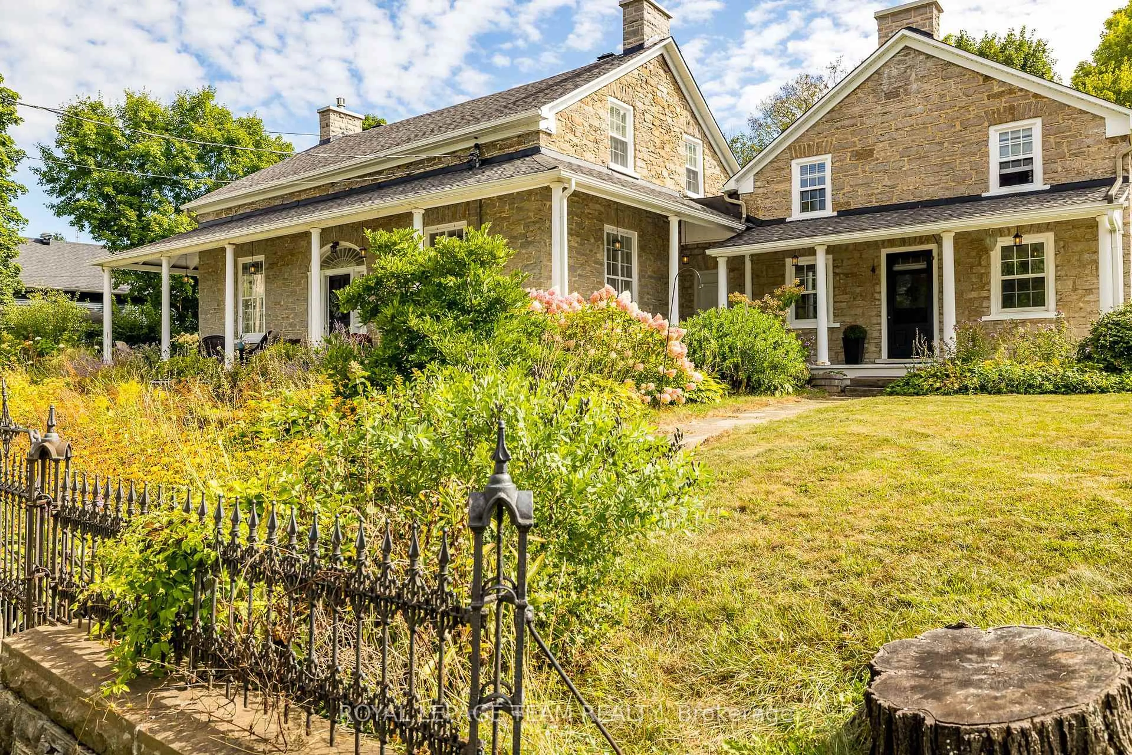 Patio, street for 492 River Rd, Almonte Ontario K0A 1A0