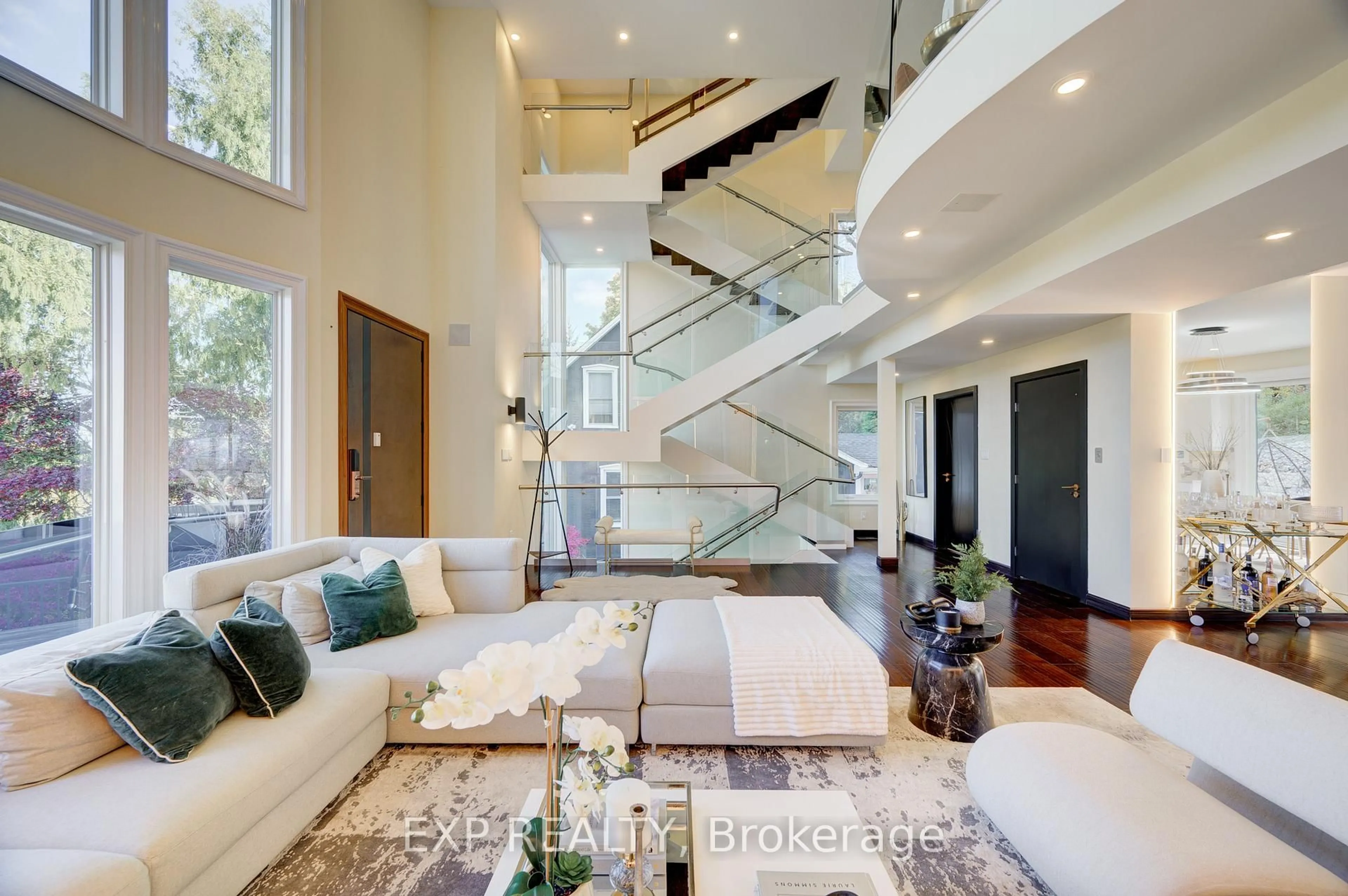 Stairs for 237 MAIN St #B, Grimsby Ontario L3M 1S1
