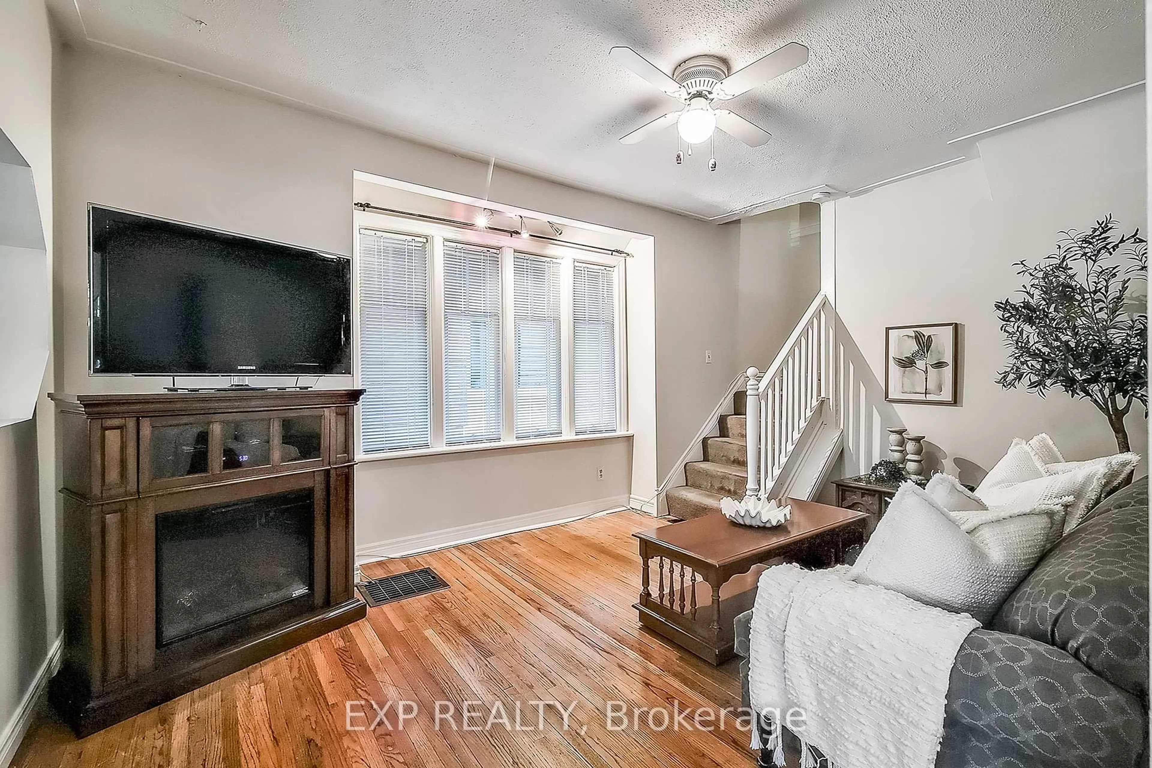 Living room with furniture, unknown for 30 Troy St, Kitchener Ontario N2H 1L8