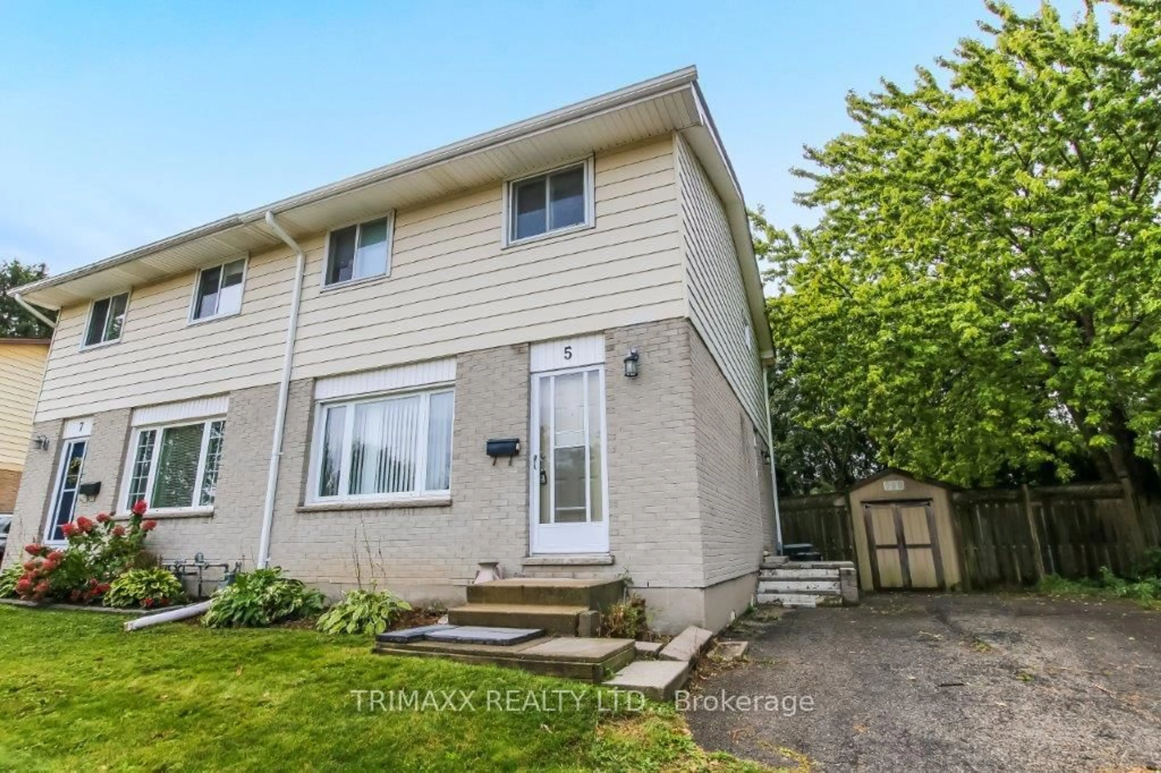 Home with vinyl exterior material, street for 5 Aldersbrook Cres, London North Ontario N6G 3E1
