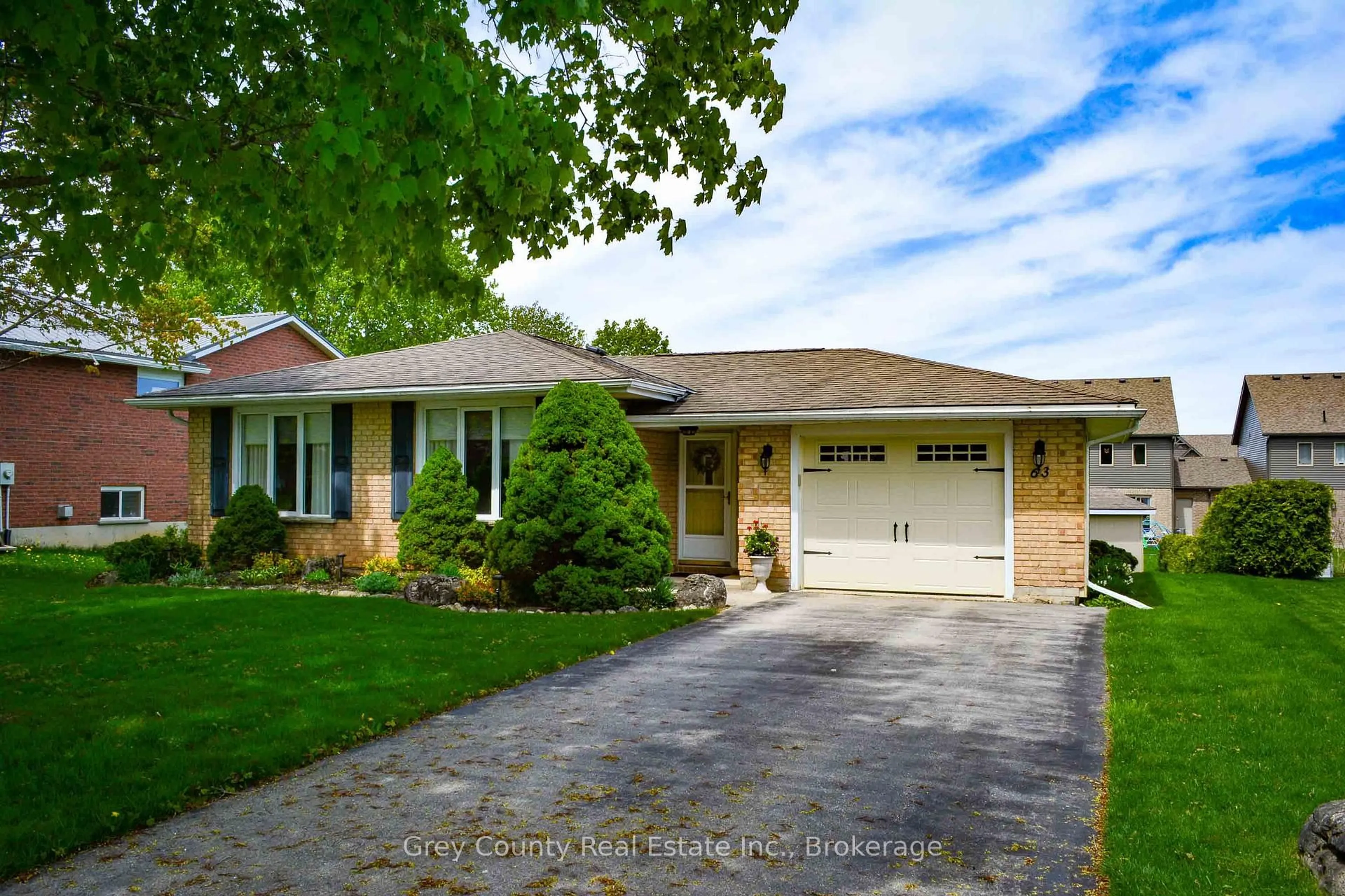 Home with brick exterior material, street for 63 GRAYVIEW Dr, Grey Highlands Ontario N0C 1H0