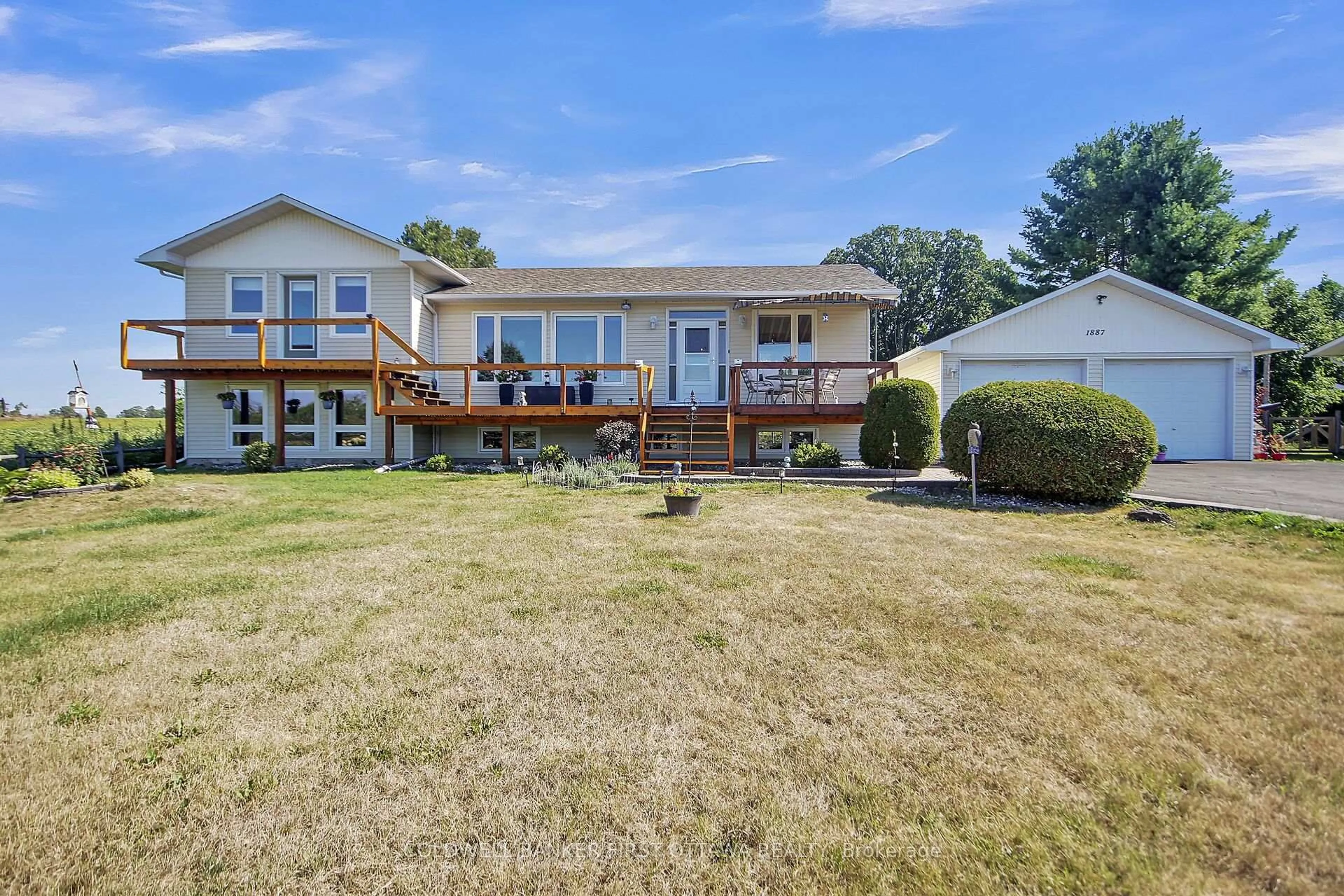 A pic from outside/outdoor area/front of a property/back of a property/a pic from drone, water/lake/river/ocean view for 1887 River Rd, Ottawa Ontario K4M 1B4