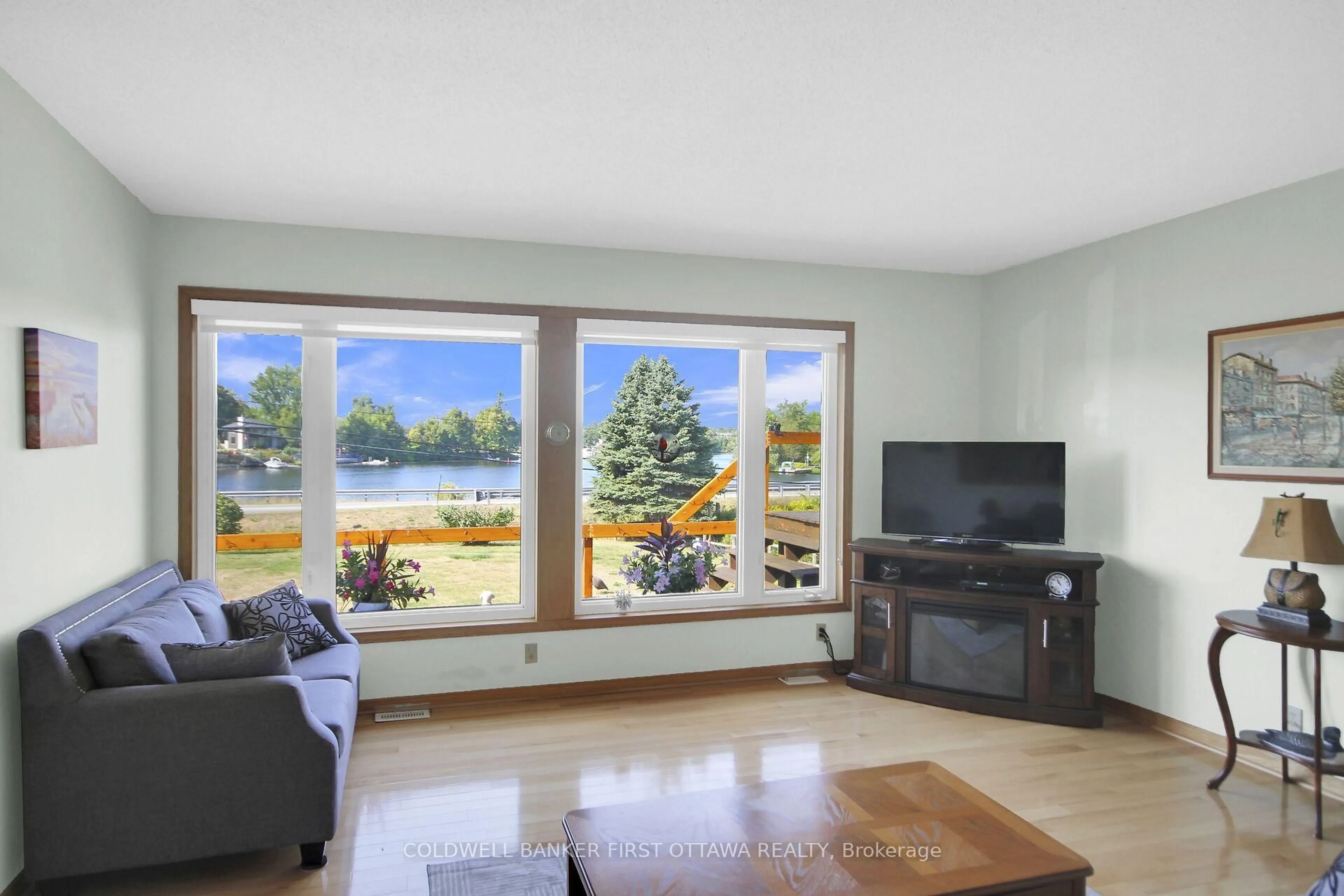 Living room with furniture, unknown for 1887 River Rd, Ottawa Ontario K4M 1B4