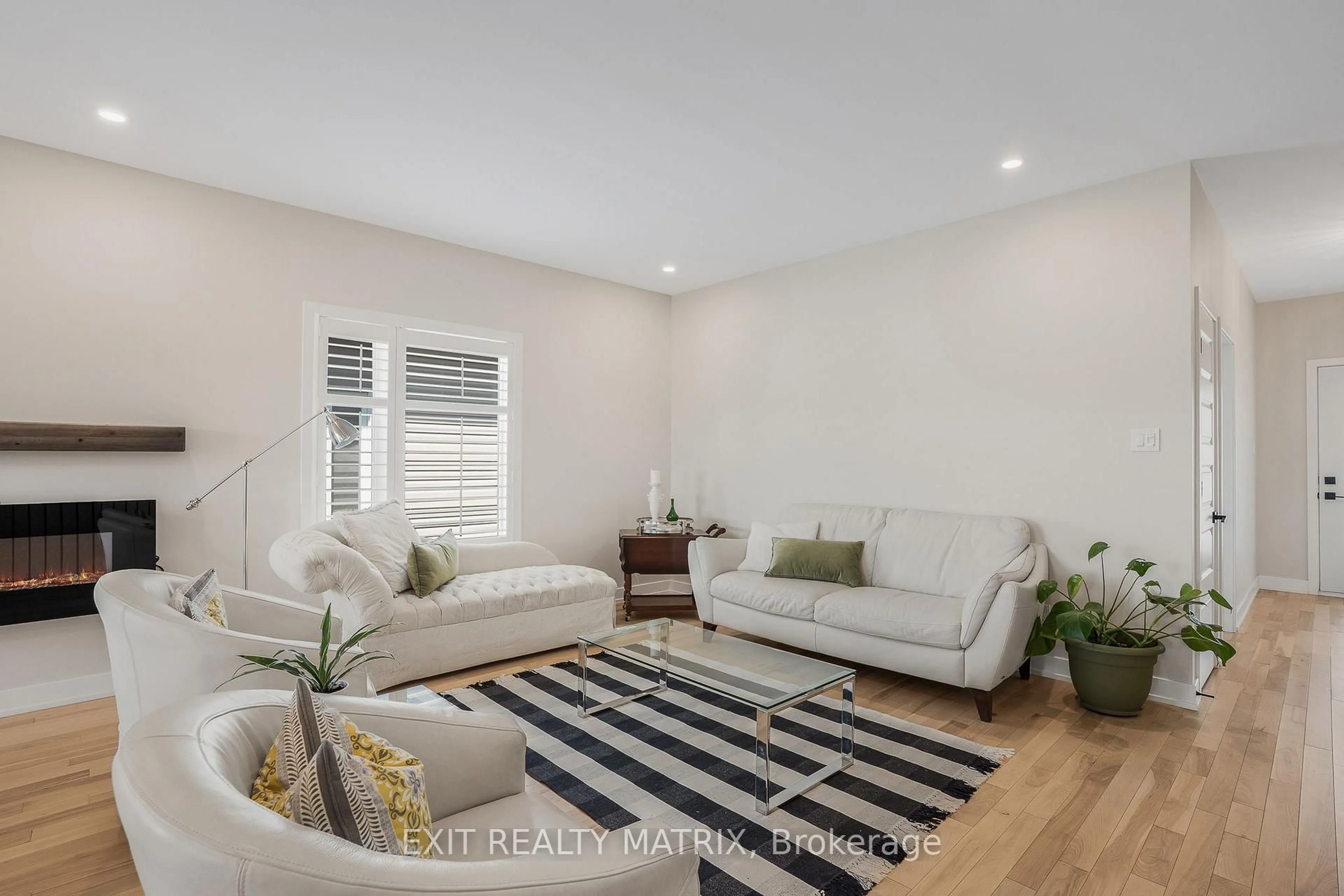 Living room with furniture, unknown for 9 SARAH St, Casselman Ontario K0A 1M0