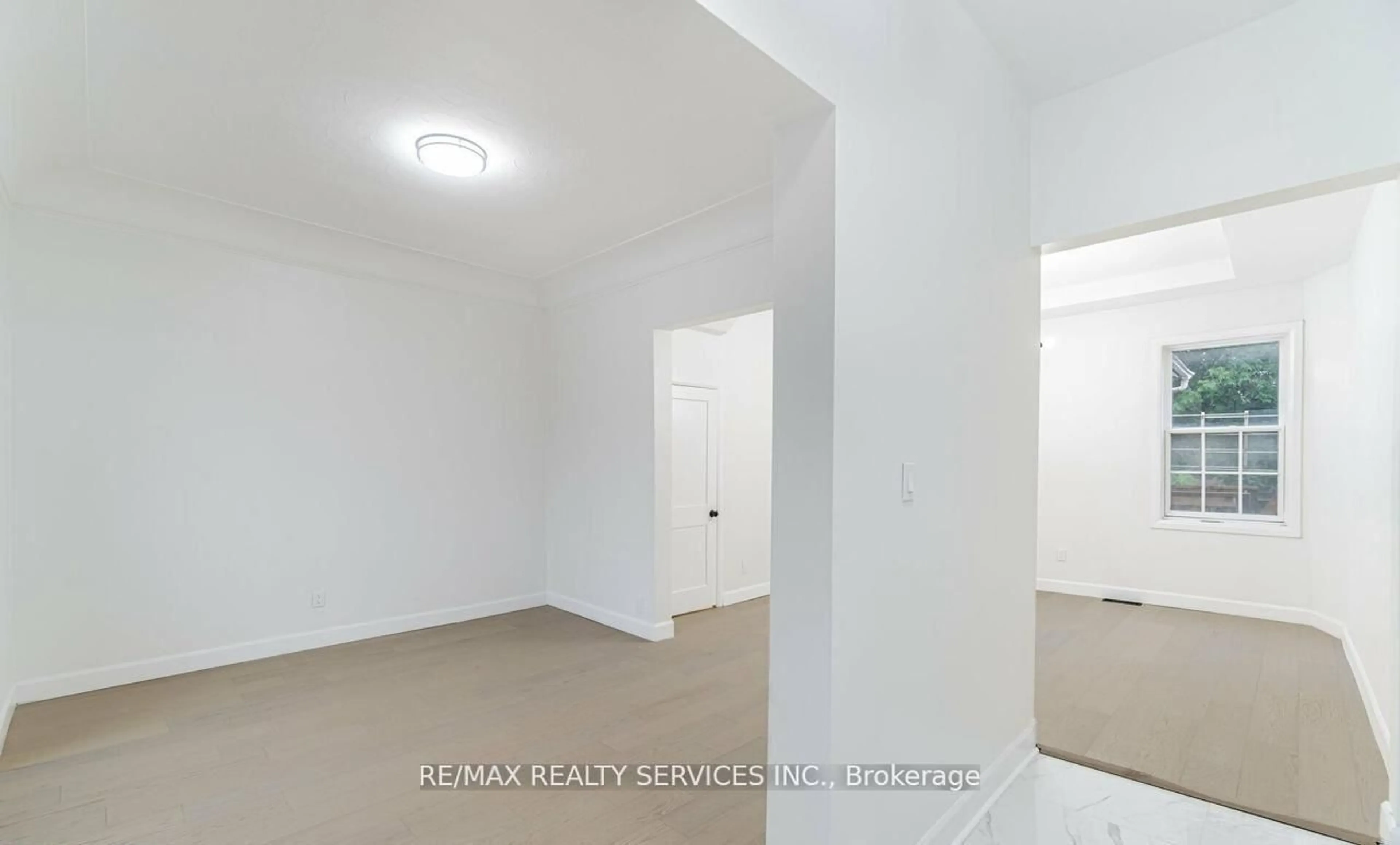 A pic of a room for 439 Ferguson Ave, Hamilton Ontario L8L 4Z1