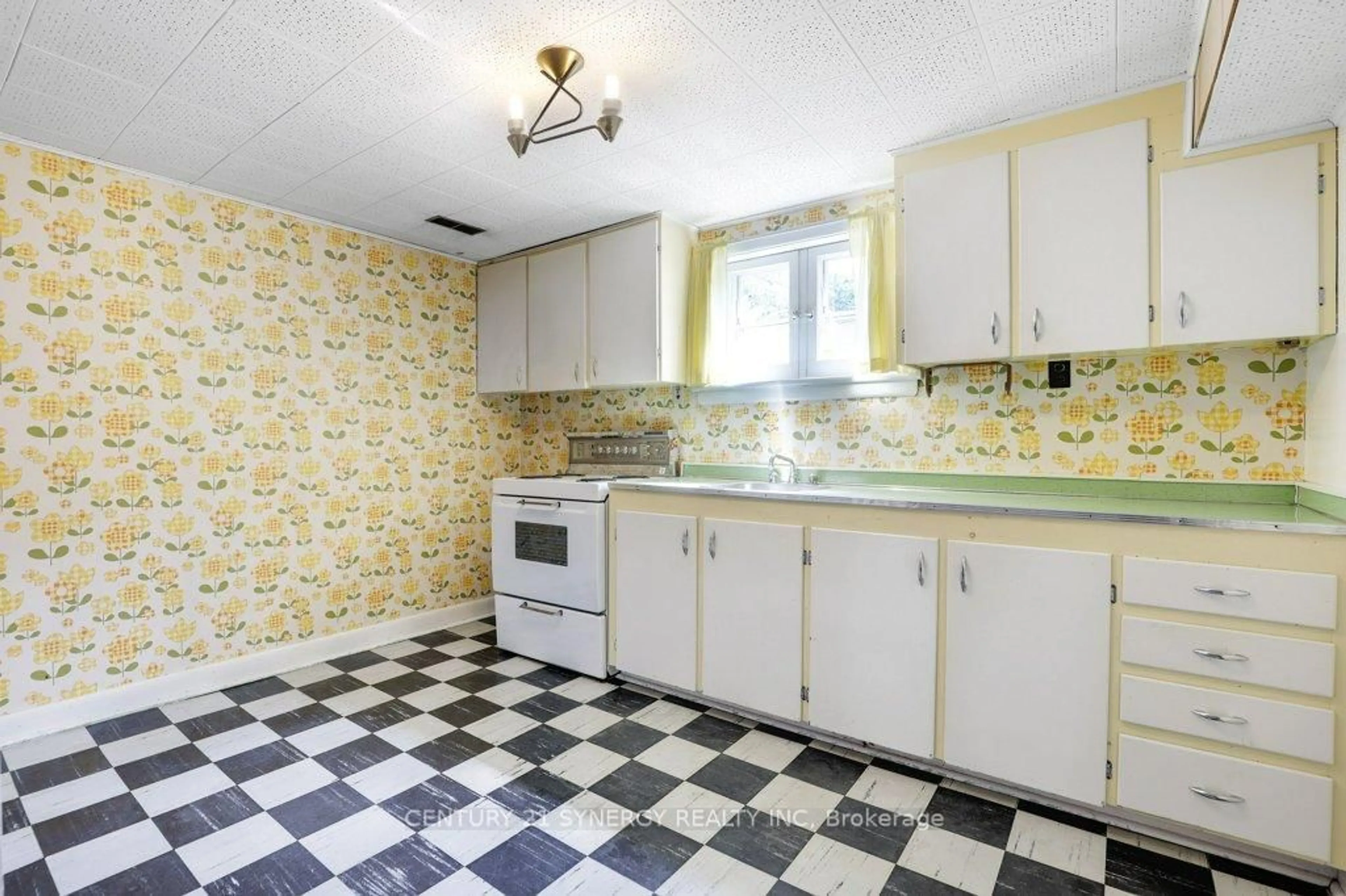 Standard kitchen, ceramic/tile floor for 564 Alesther St, Ottawa Ontario K1K 1J3
