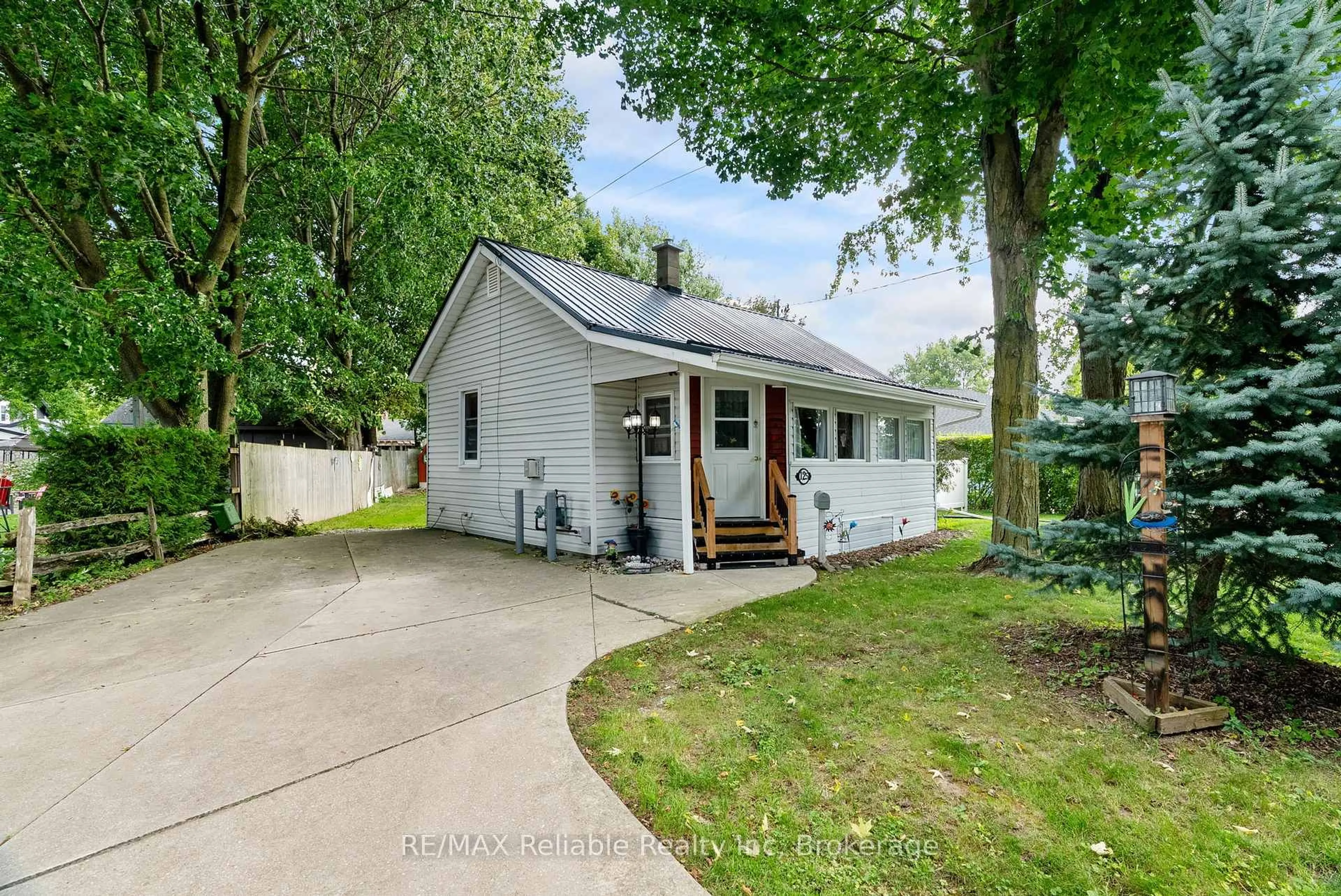 Home with vinyl exterior material, street for 125 North St, Central Huron Ontario N0M 1L0