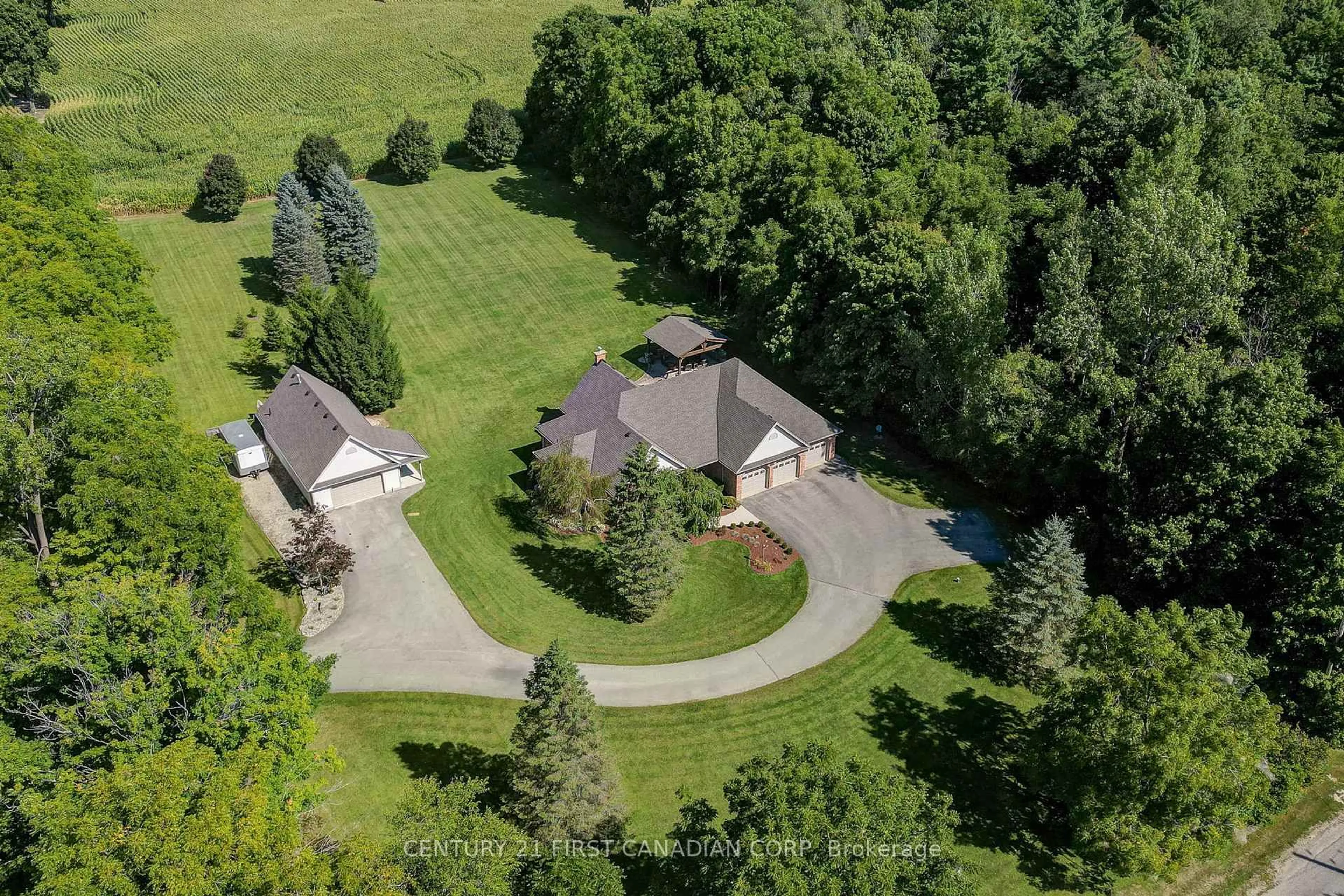 A pic from outside/outdoor area/front of a property/back of a property/a pic from drone, unknown for 9430 Elviage Dr, London South Ontario N6K 4N5