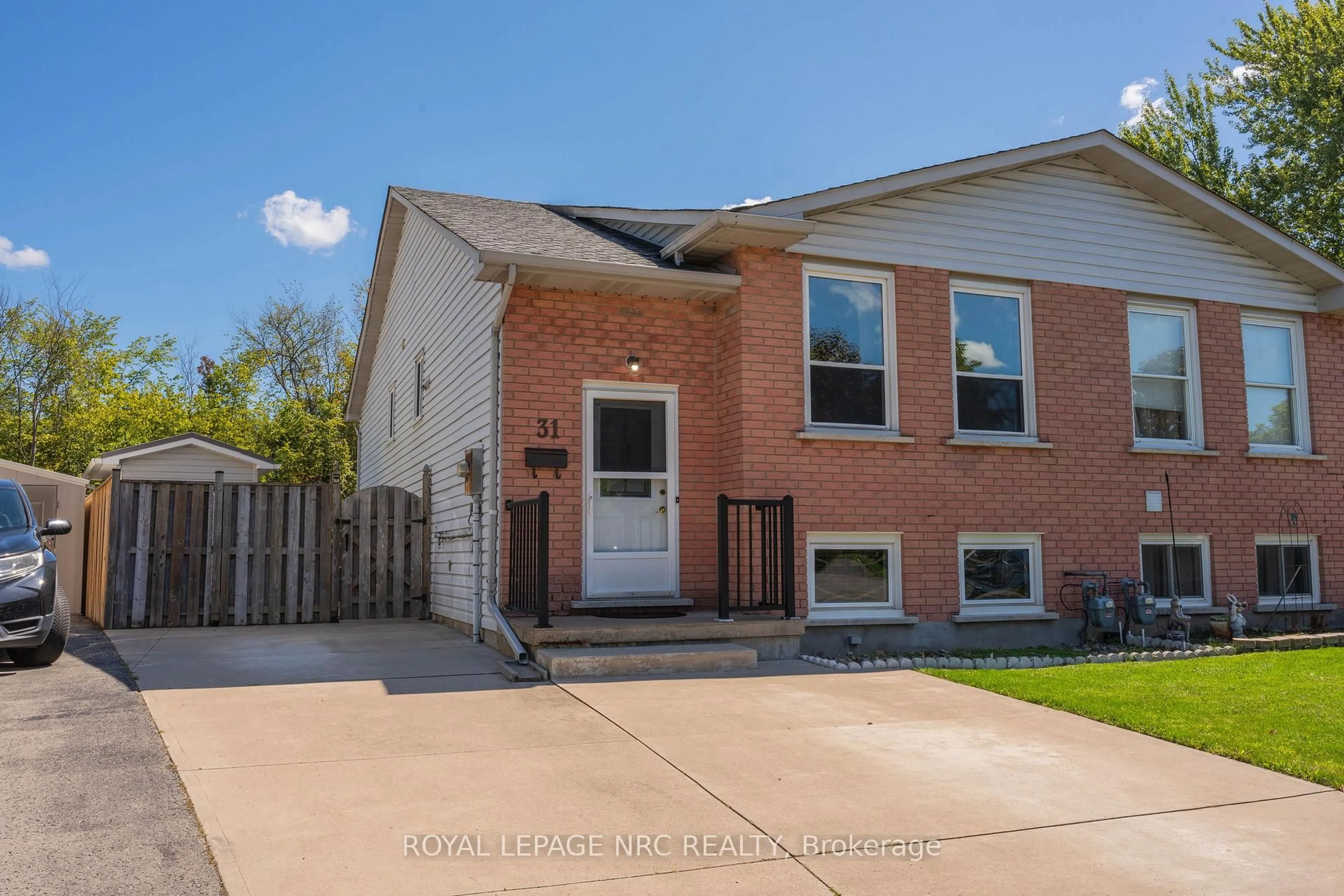 Home with brick exterior material, street for 31 Station St, Welland Ontario L3C 5K8