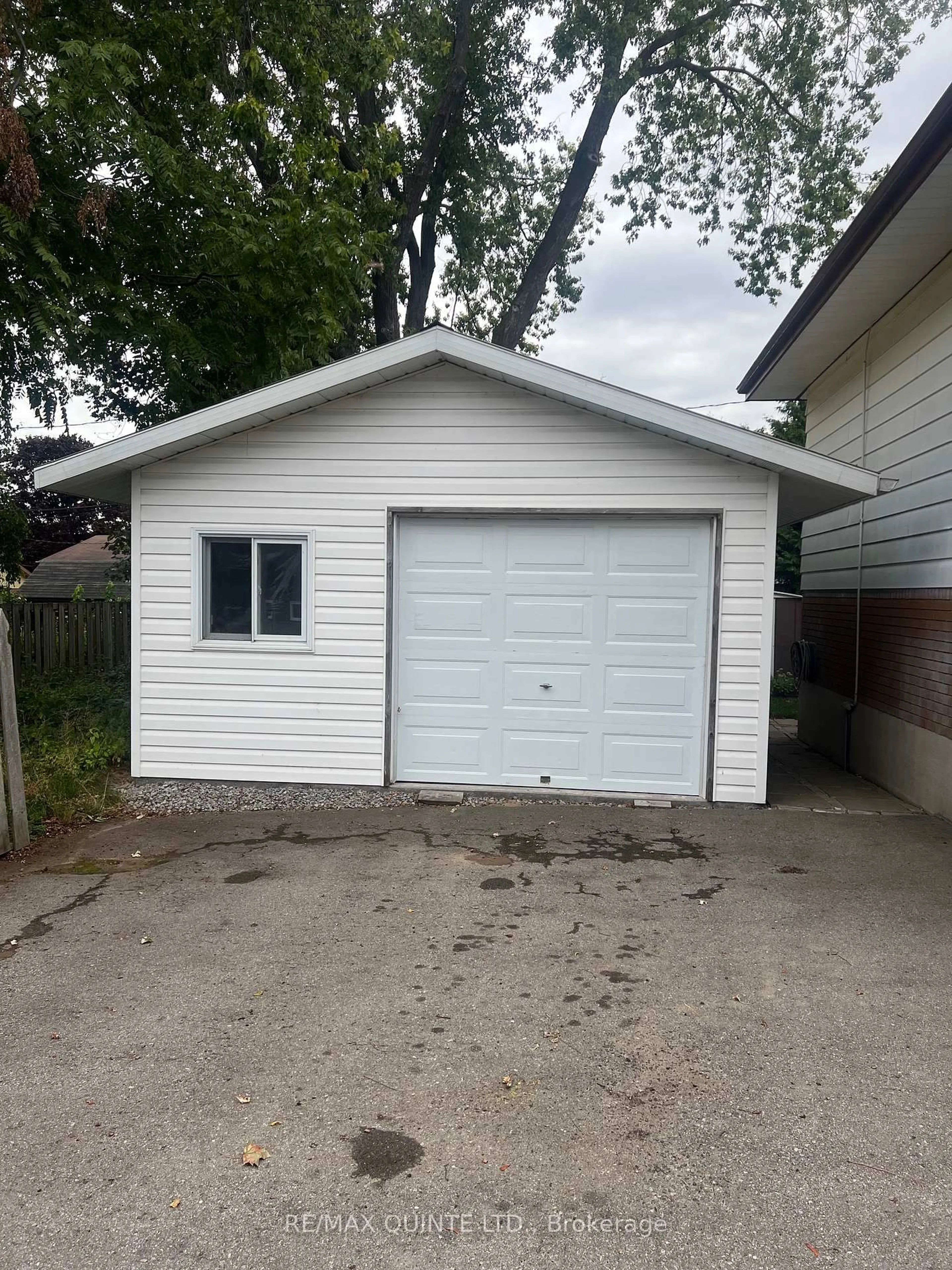 Shed for 244 McGill St, Quinte West Ontario K8V 3K6