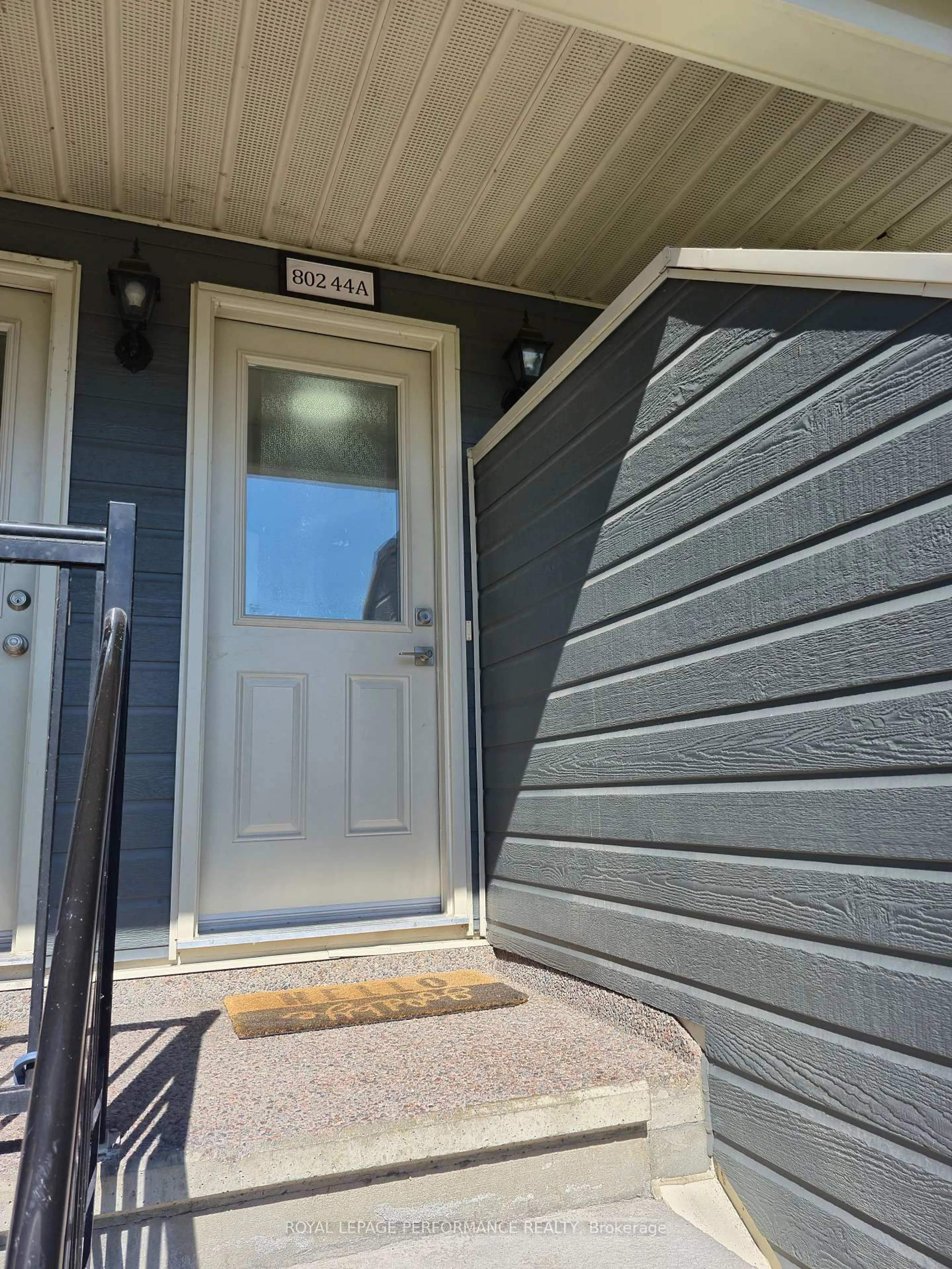 Indoor entryway for 802 St Andre Dr #44A, Ottawa Ontario K1C 4R3