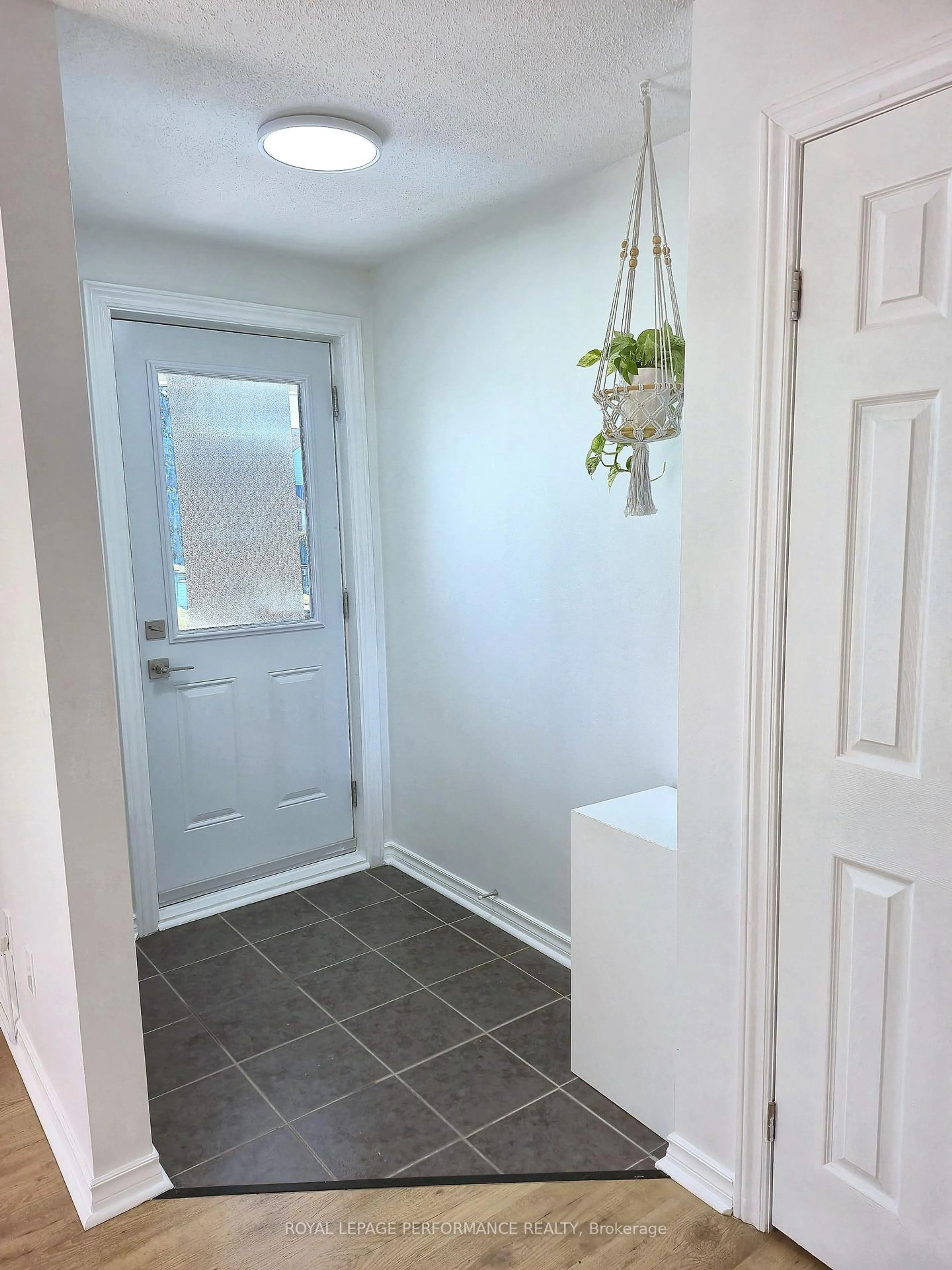 Indoor entryway for 802 St Andre Dr #44A, Ottawa Ontario K1C 4R3