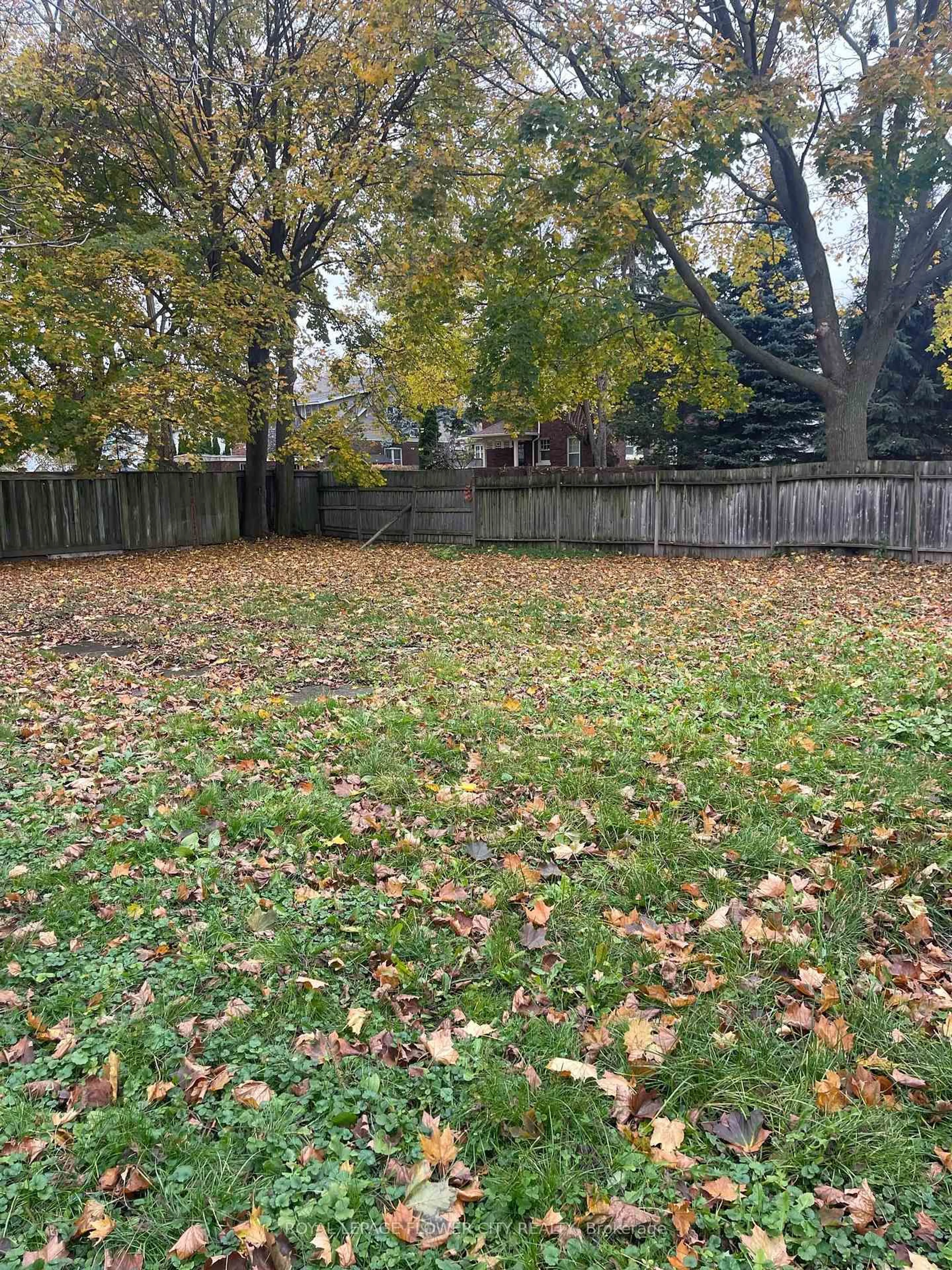 Unknown for 70 -74 Raleigh St, Chatham-Kent Ontario N7M 2M8