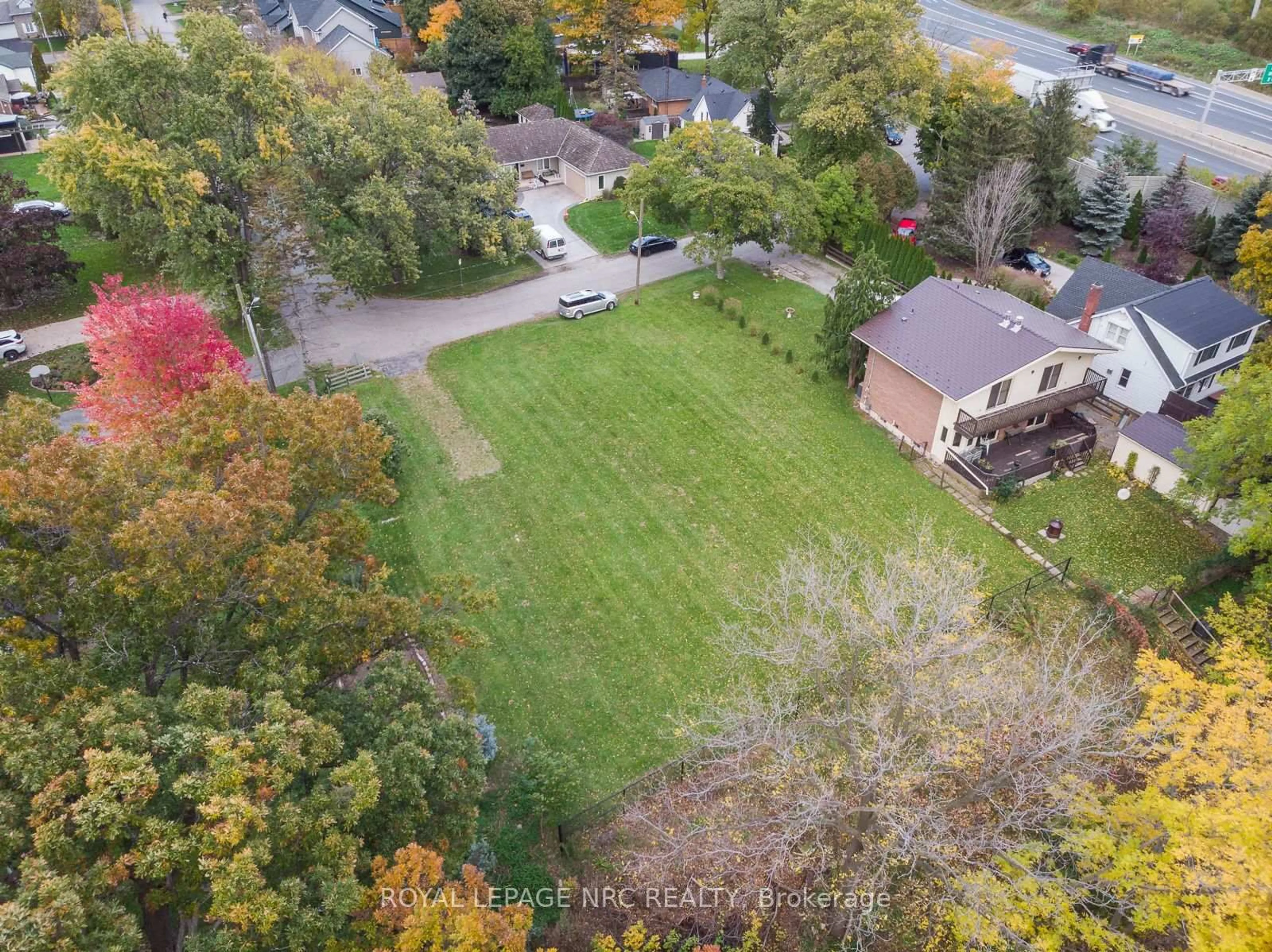 A pic from outside/outdoor area/front of a property/back of a property/a pic from drone, unknown for 56A Henley Dr, St. Catharines Ontario L2N 4A9