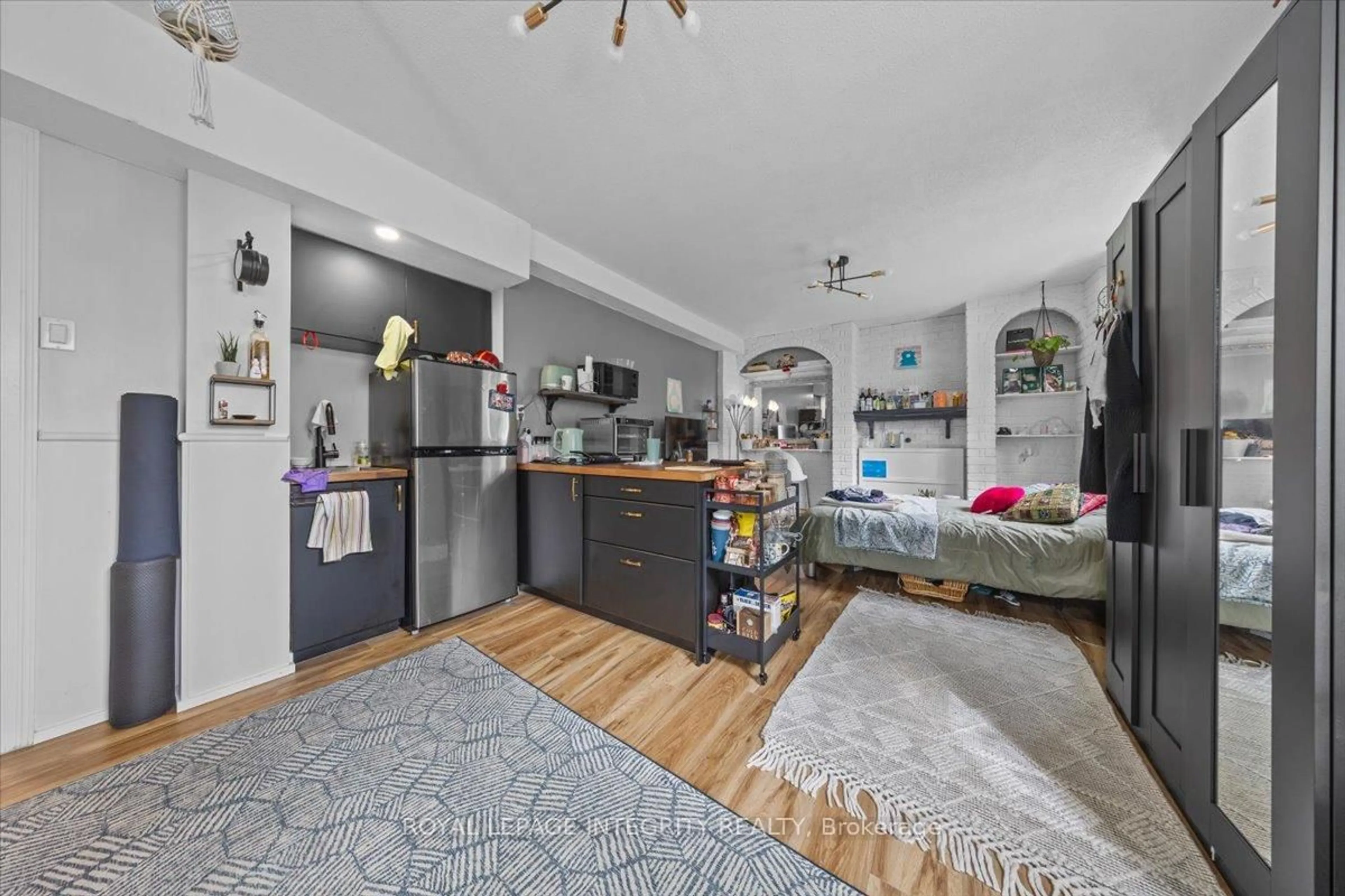 Open concept kitchen, unknown for 301 Zephyr Ave, Ottawa Ontario K2B 5Z7