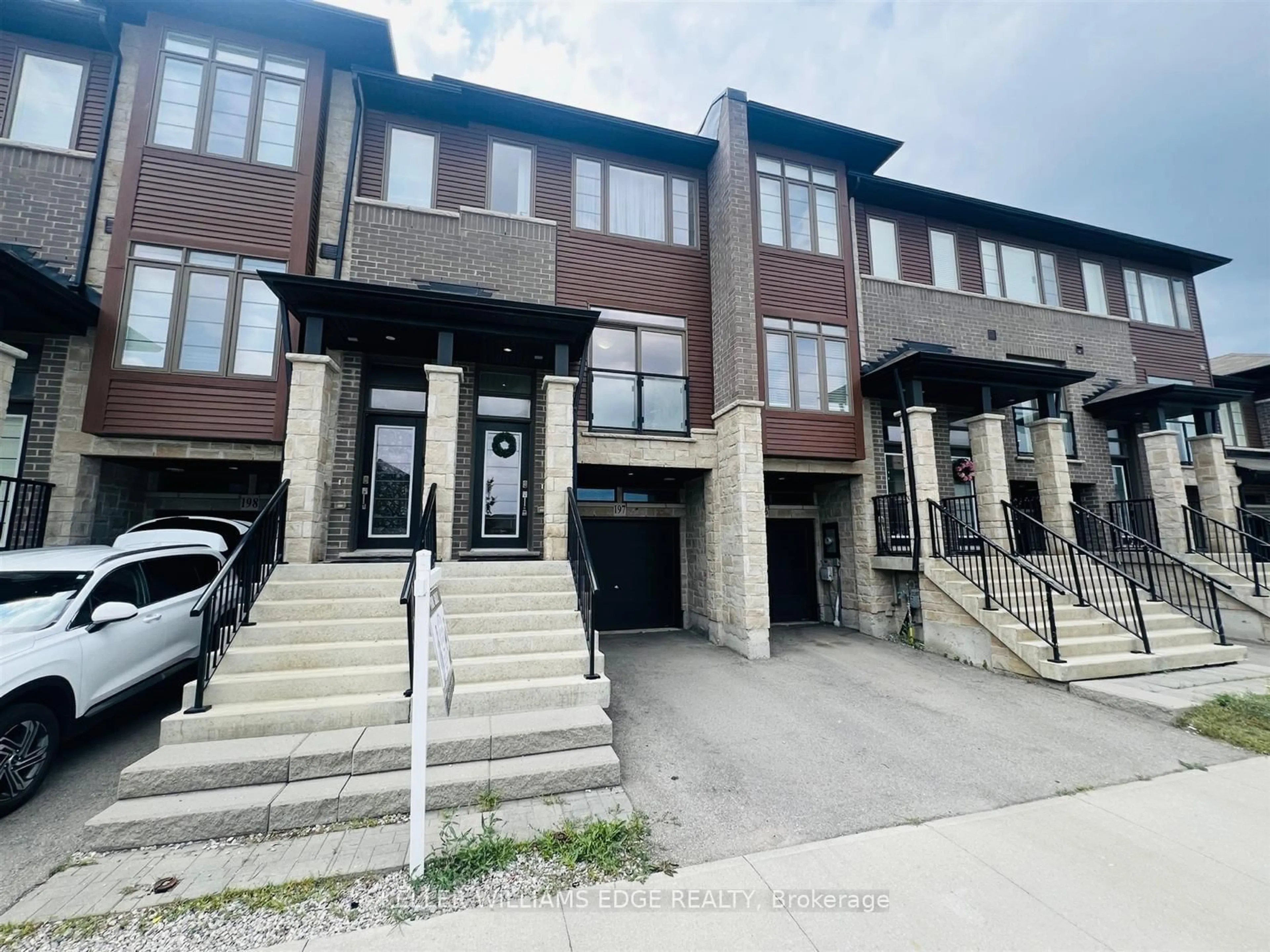 A pic from outside/outdoor area/front of a property/back of a property/a pic from drone, building for 30 Time Square Blvd #197, Hamilton Ontario L8J 0L8