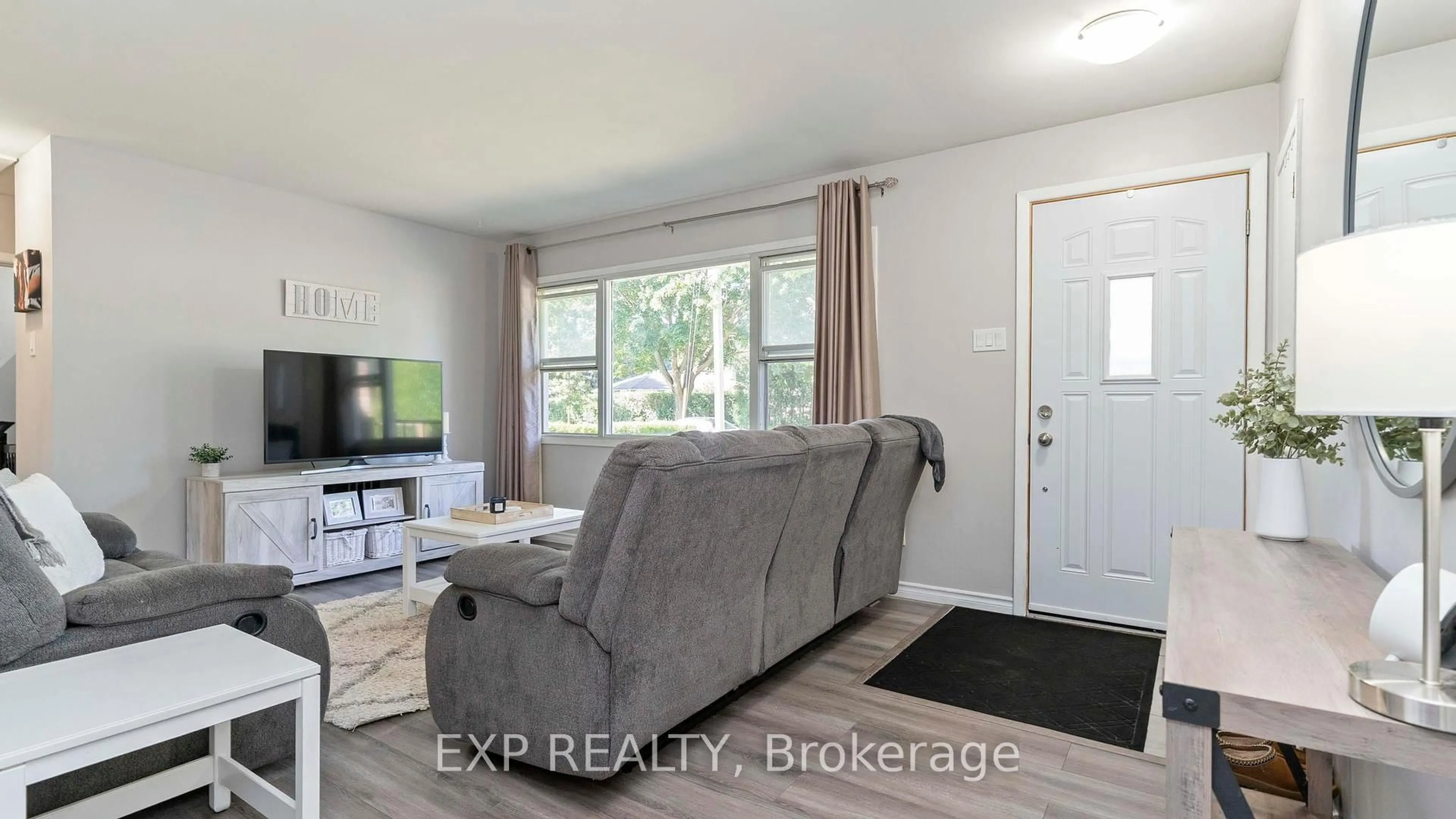 Living room with furniture, wood/laminate floor for 129 Burnside Dr, London East Ontario N5V 1B4
