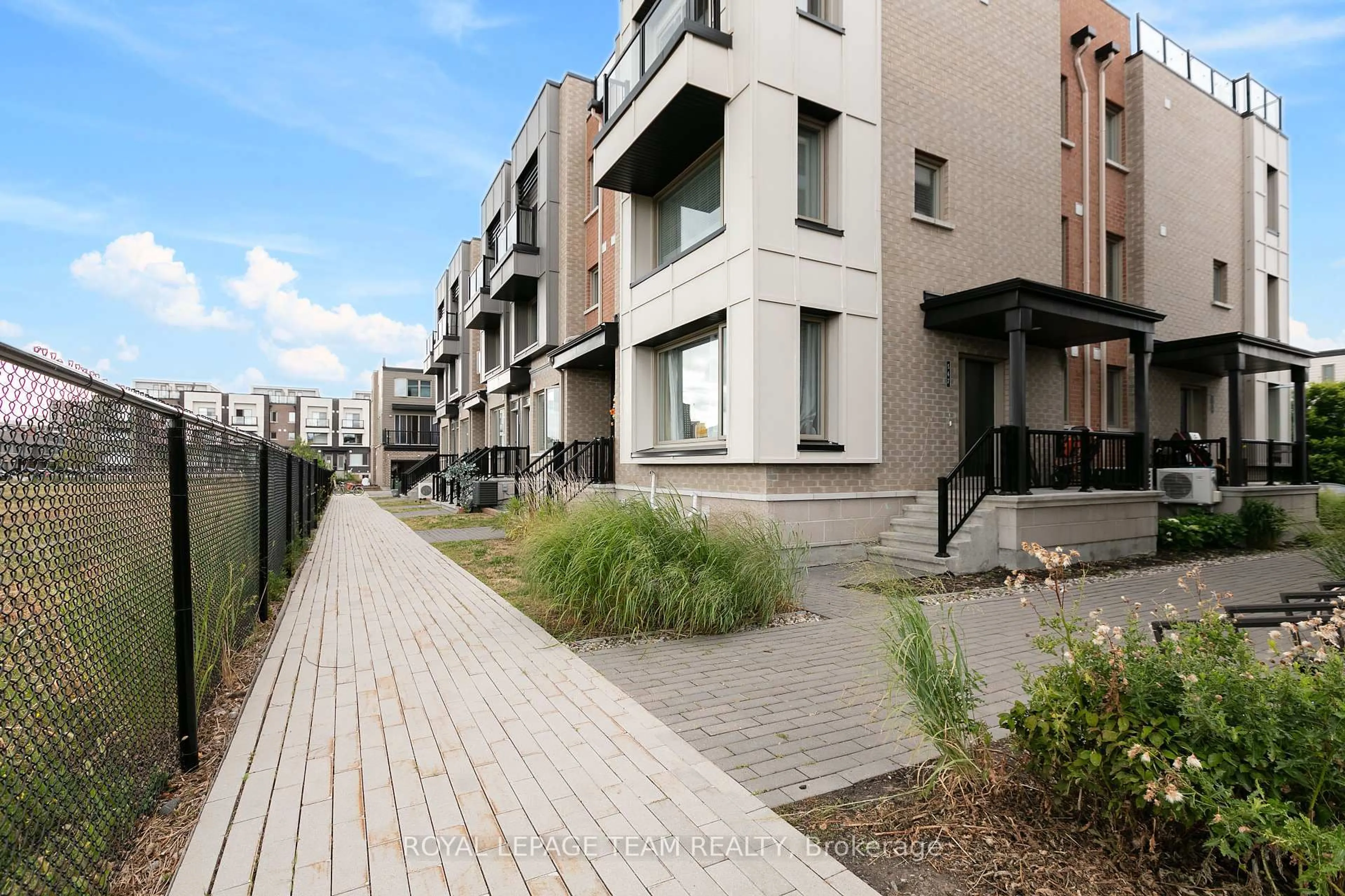 Patio, street for 563 Ozawa Private #75, Ottawa Ontario K1K 4Z9