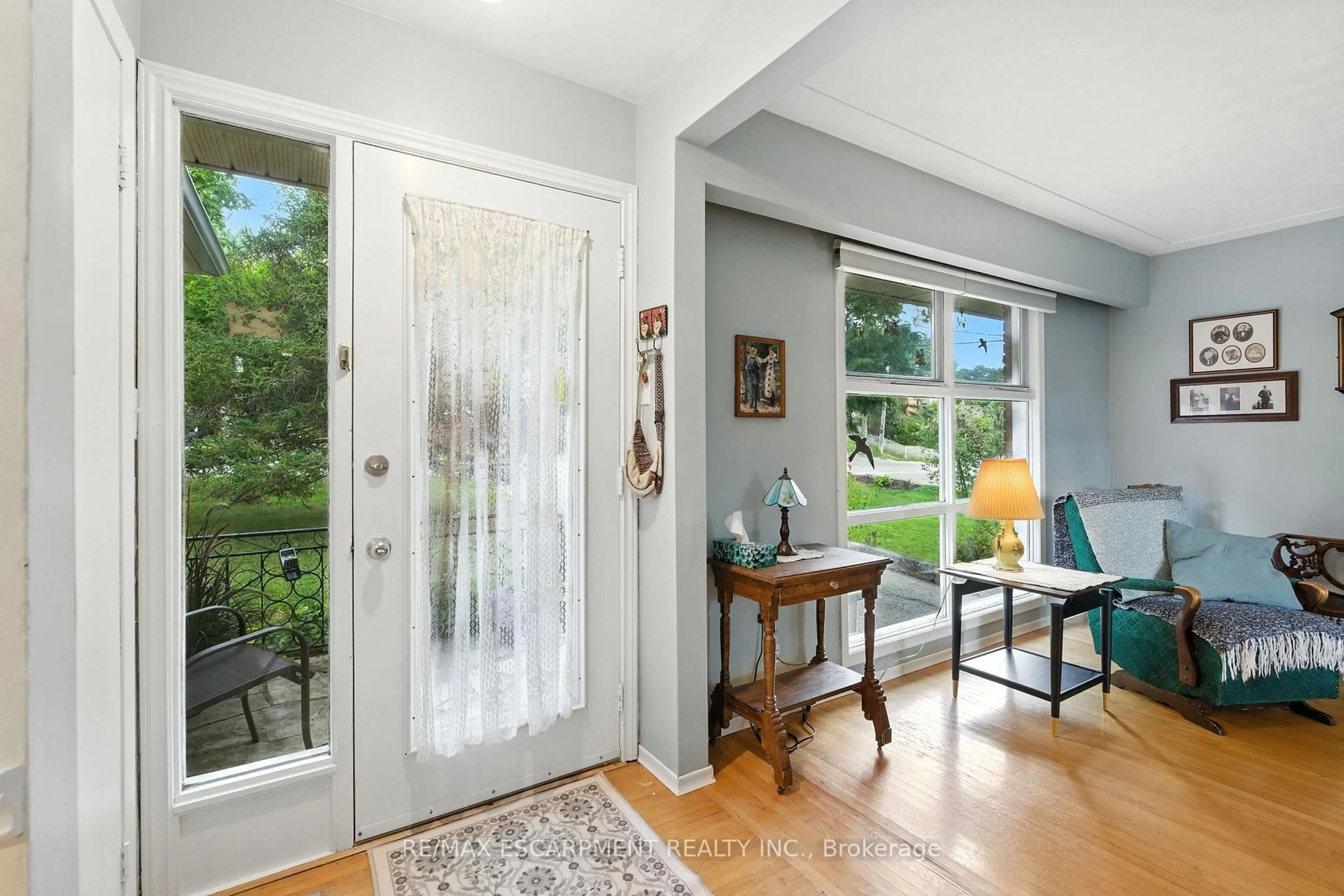 Indoor entryway for 279 Main St, Guelph/Eramosa Ontario N0B 2K0