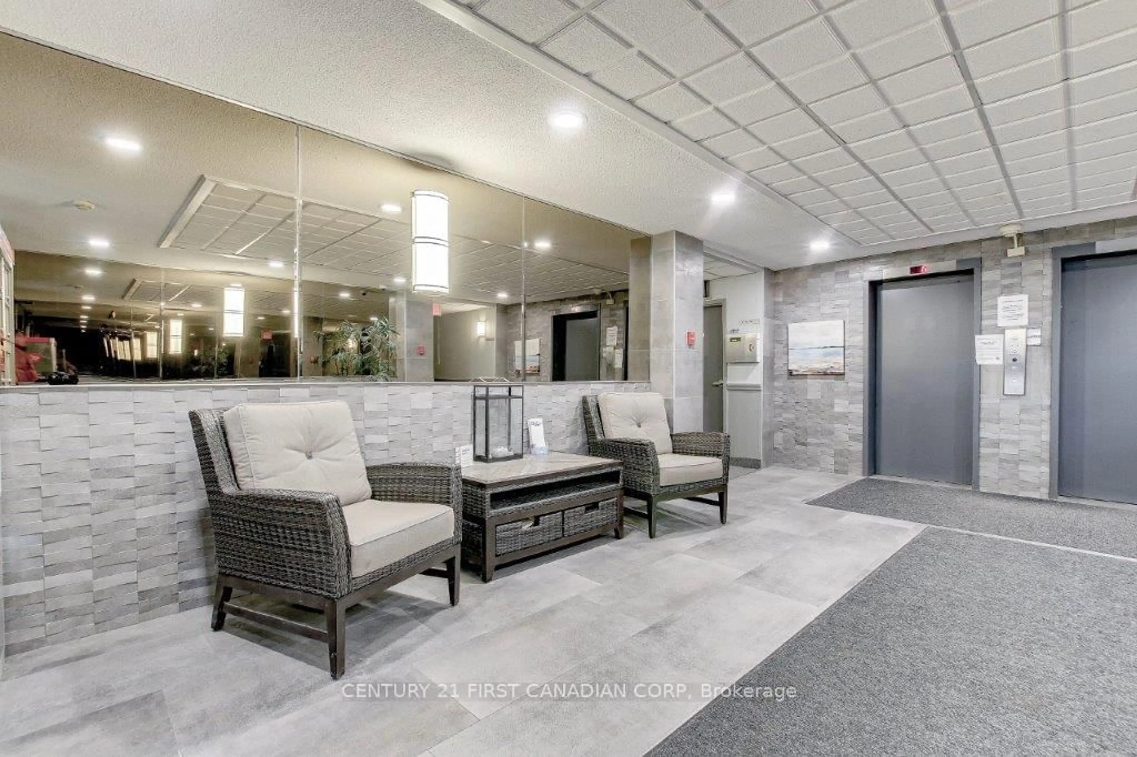 Lobby for 1600 Adelaide St #909, London North Ontario N5X 3H6