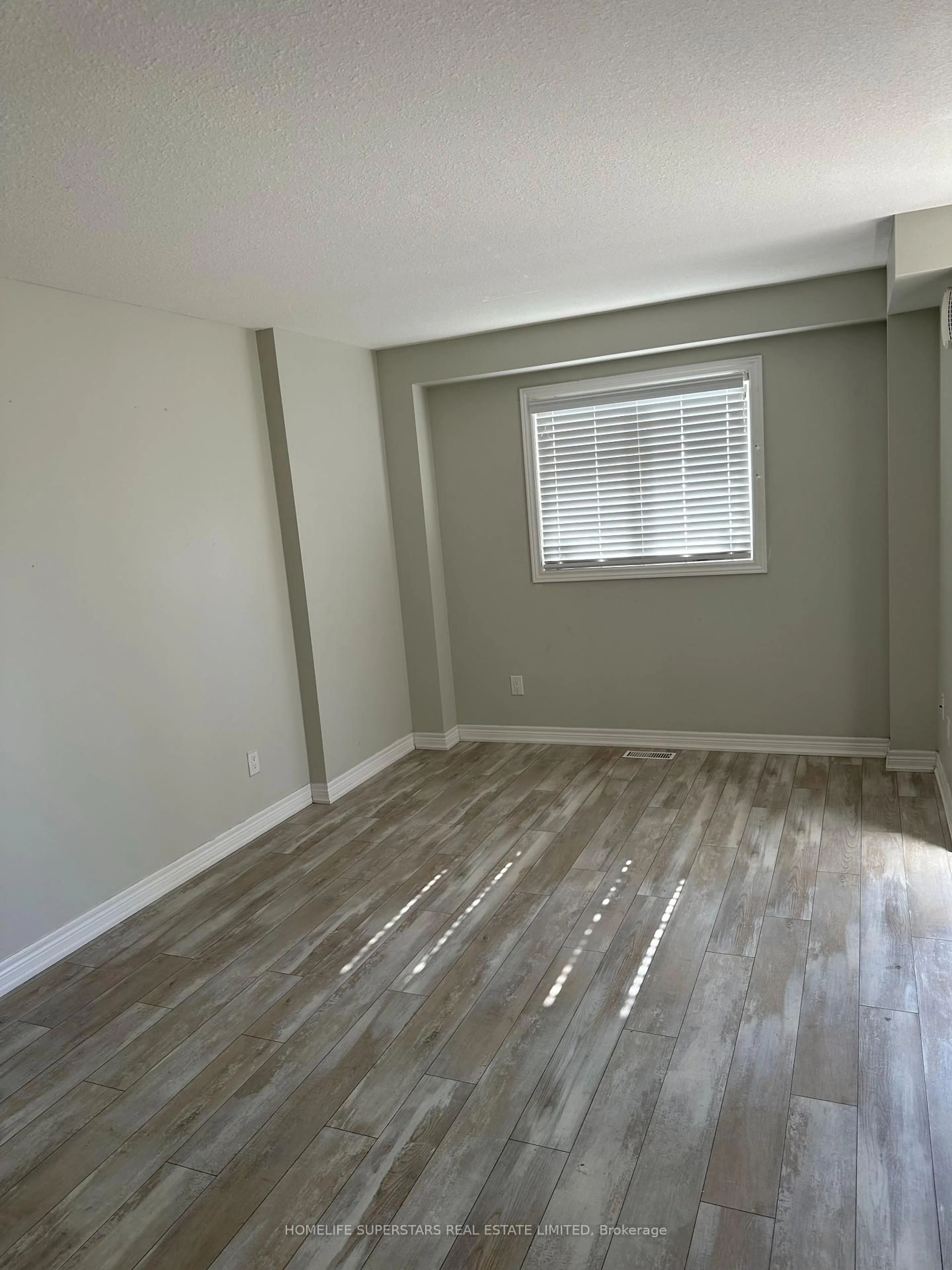 A pic of a room for 7768 Ascot Circ #51, Niagara Falls Ontario L2H 3P9