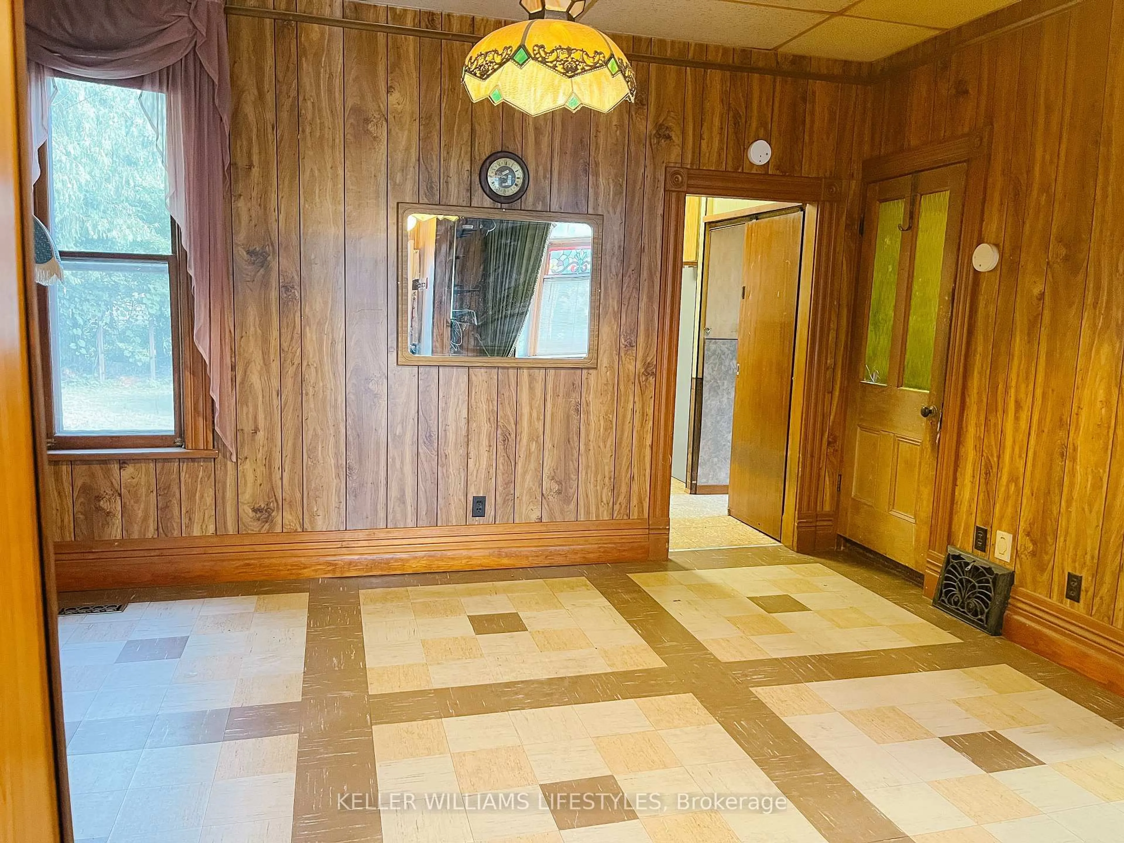 Indoor foyer for 11 Cherry St, London North Ontario N6H 1H5