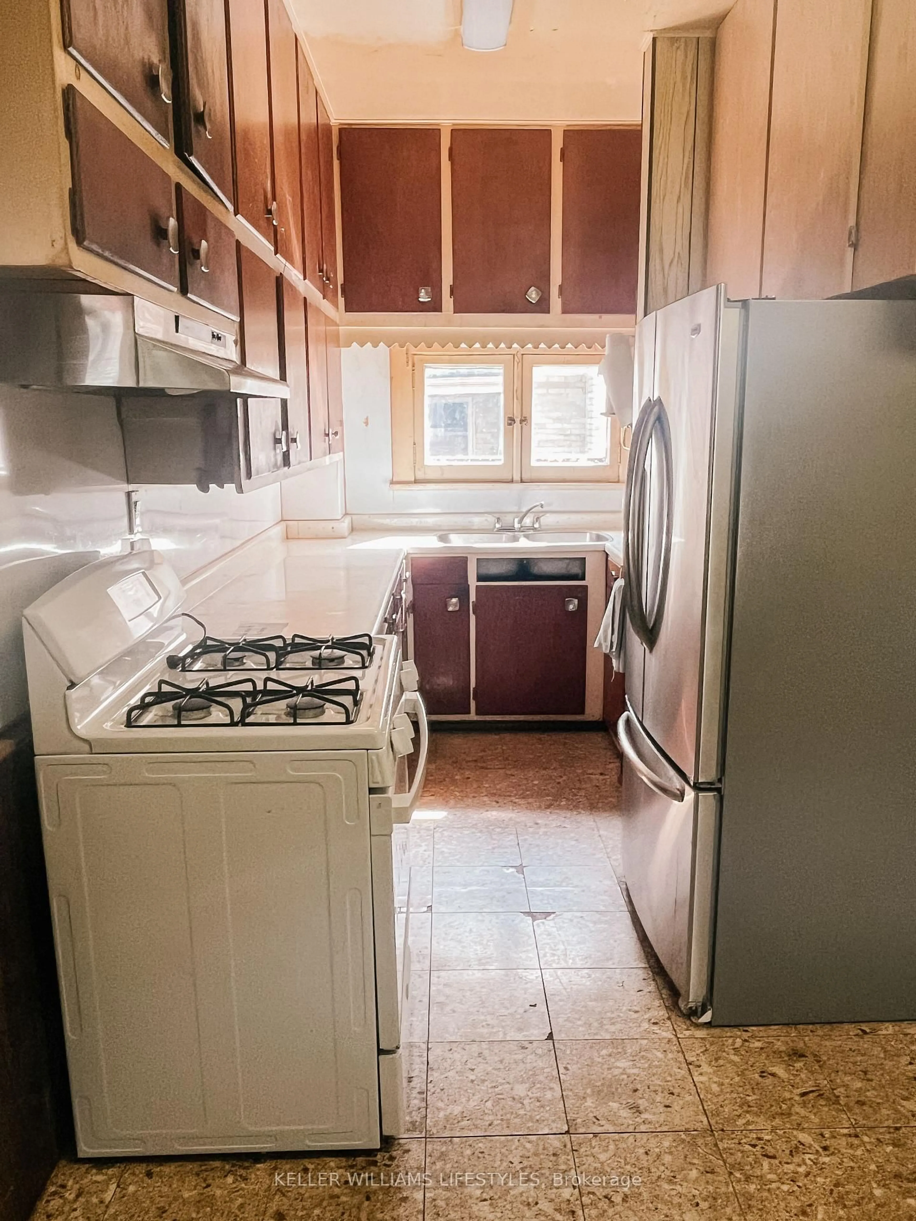 Standard kitchen, unknown for 11 Cherry St, London North Ontario N6H 1H5