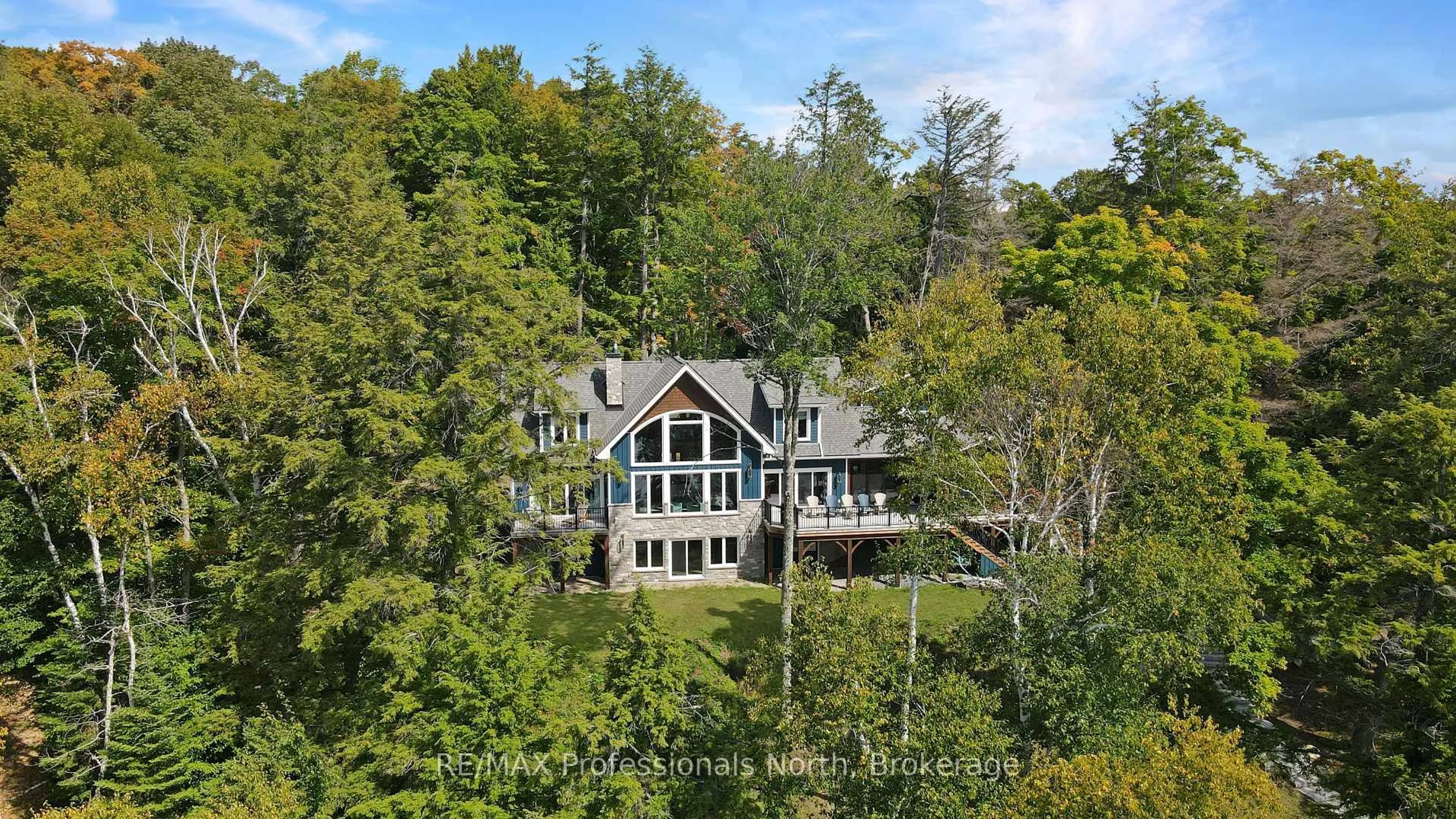 A pic from outside/outdoor area/front of a property/back of a property/a pic from drone, water/lake/river/ocean view for 1394 Flatwater Cove Tr, Dysart et al Ontario K0M 1S0