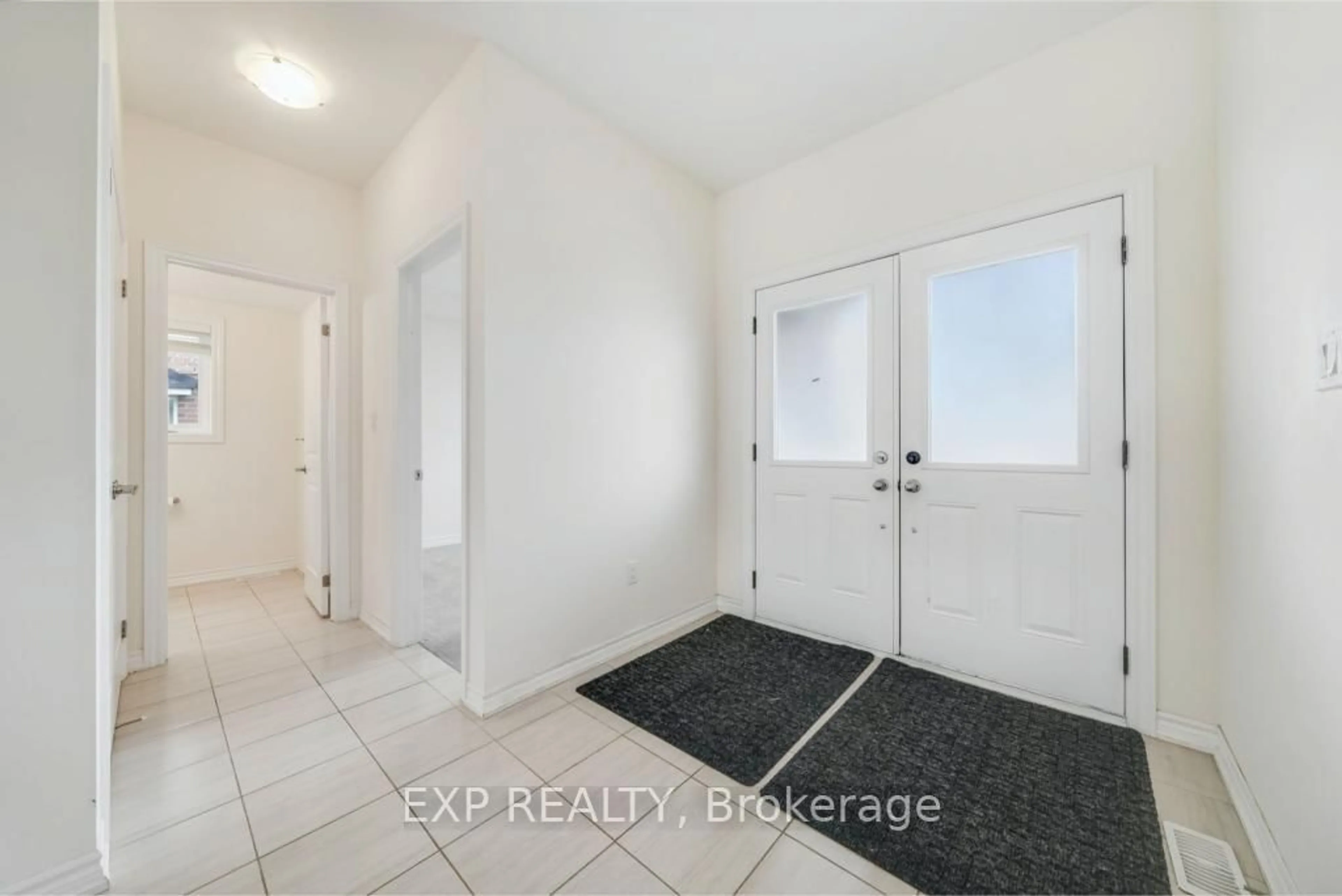 Indoor entryway for 9 Todd Cres, Southgate Ontario N0C 1B0