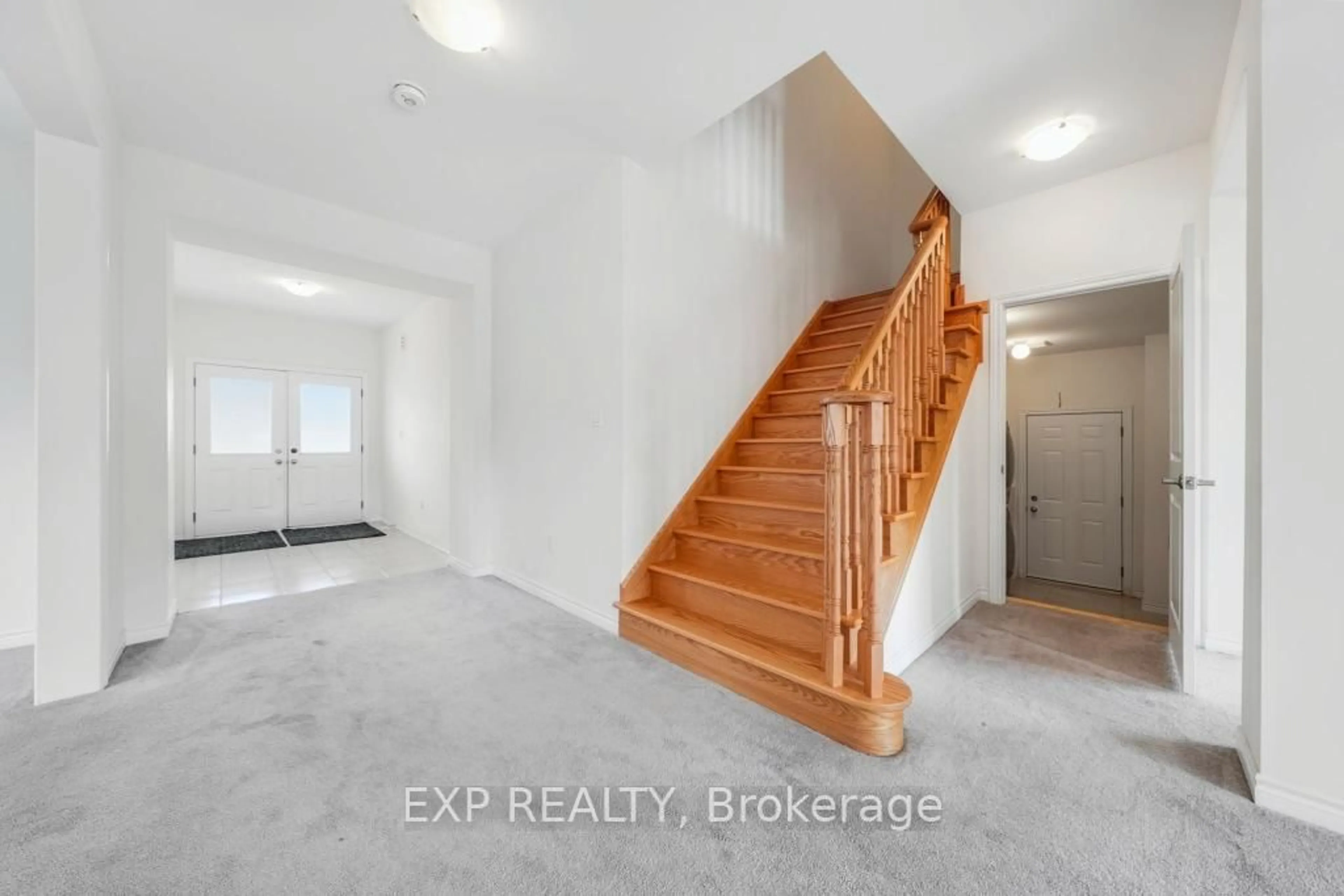 Indoor entryway for 9 Todd Cres, Southgate Ontario N0C 1B0