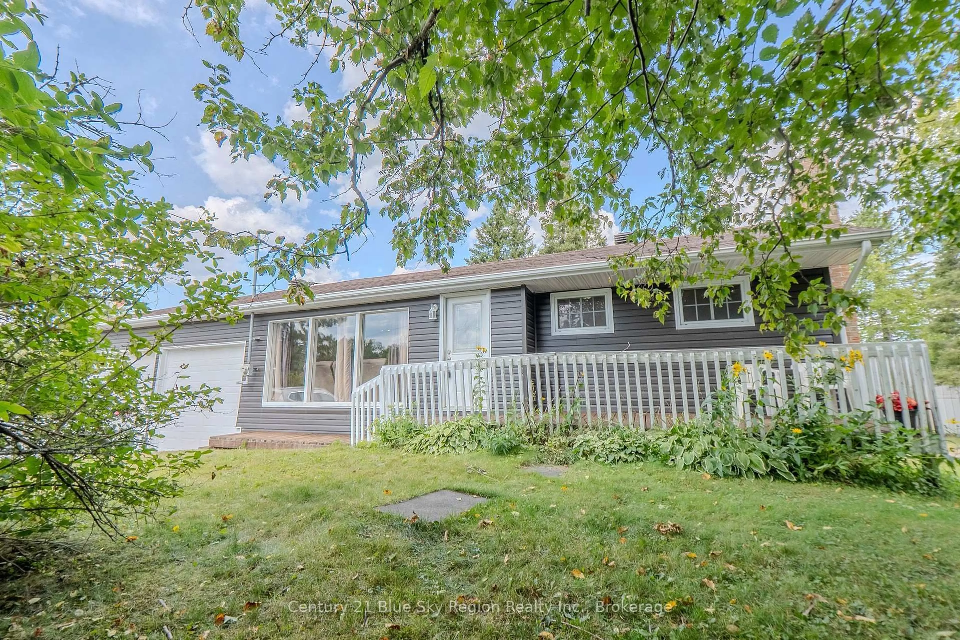 Home with vinyl exterior material, street for 3174 HIGHWAY 17, East Ferris Ontario P0H 1H0