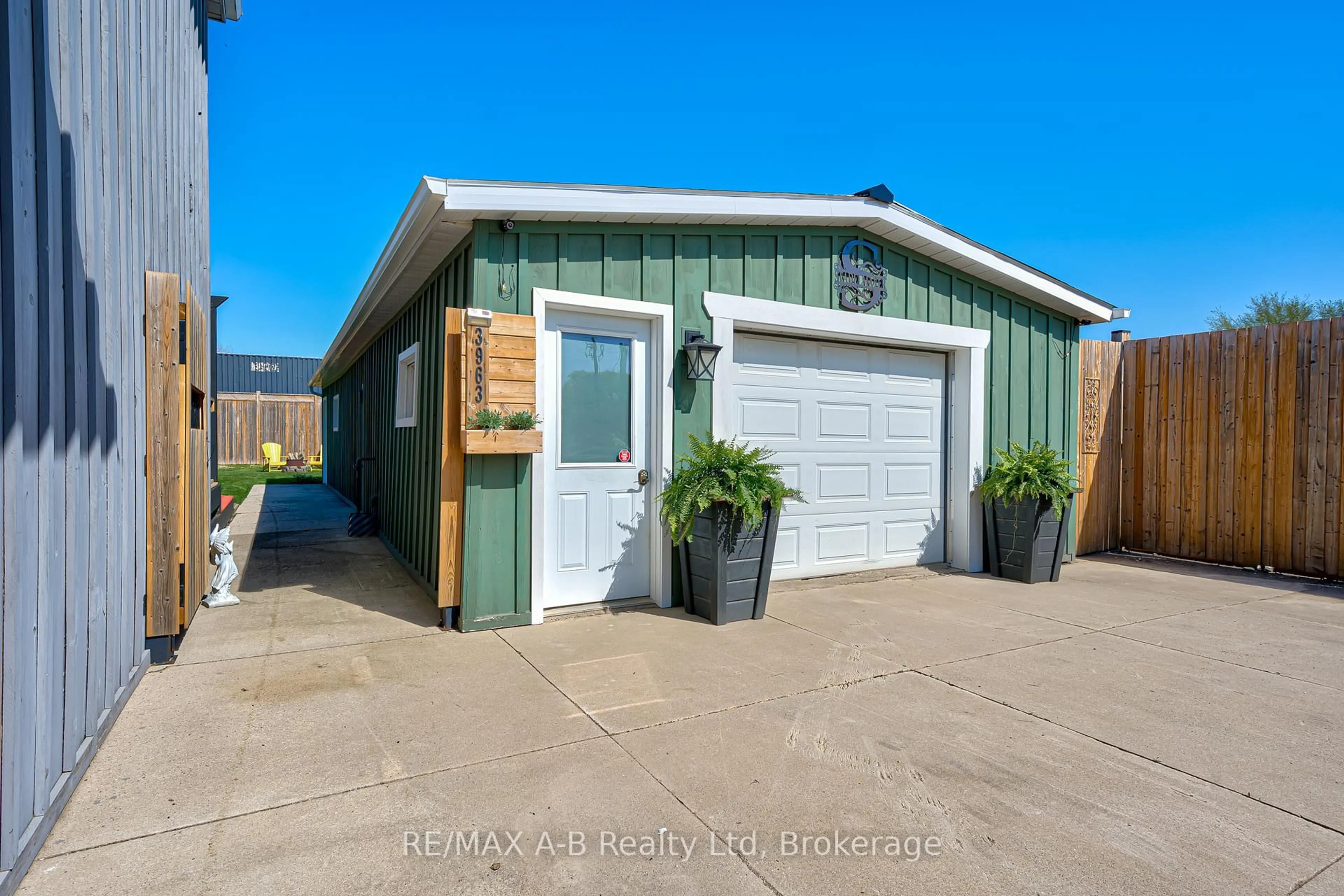 Indoor garage for 3963 Road 111, Stratford Ontario N5A 6S5