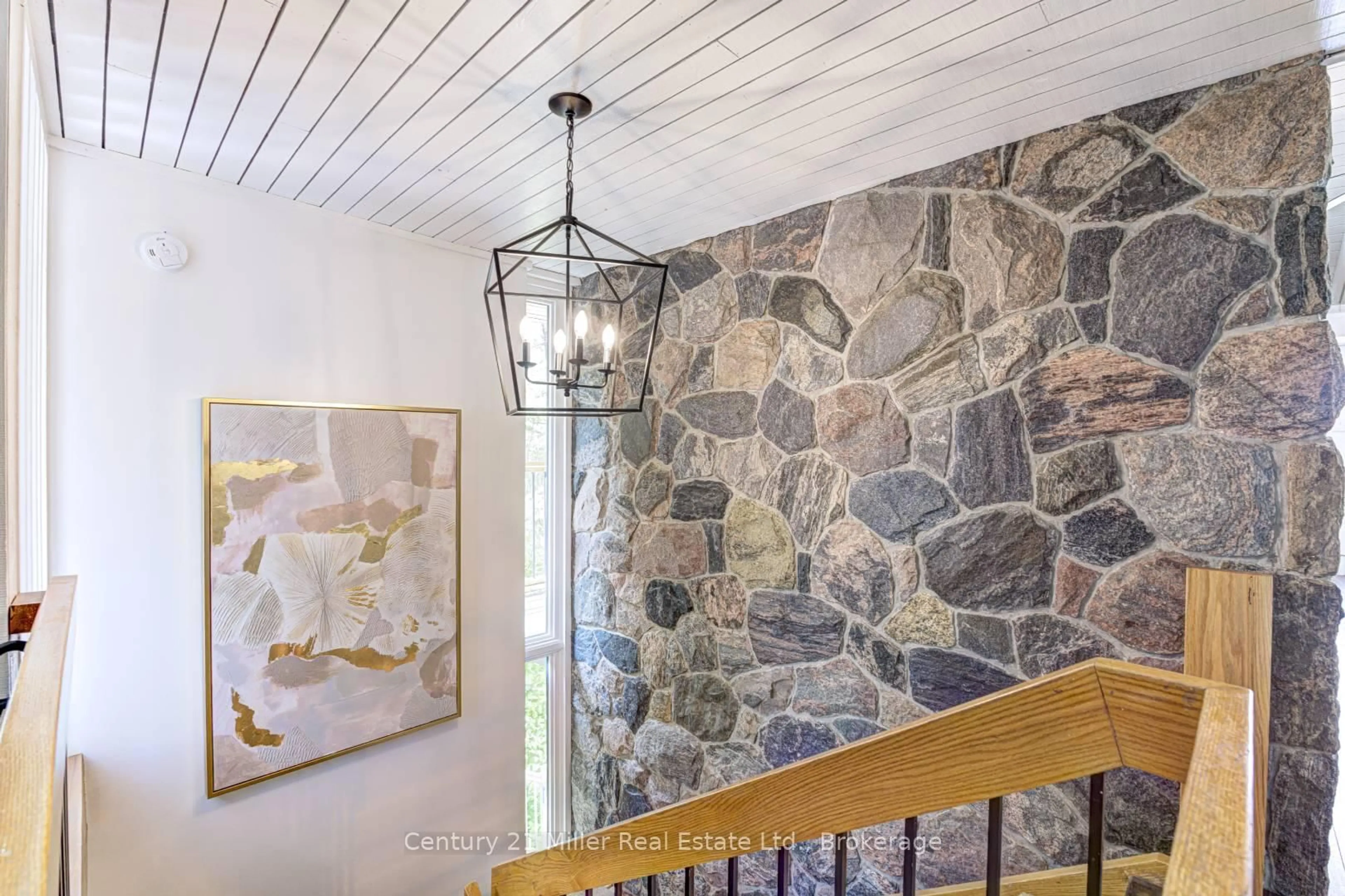 Indoor entryway for 50 Greensview Dr, Kitchener Ontario N2P 2E6