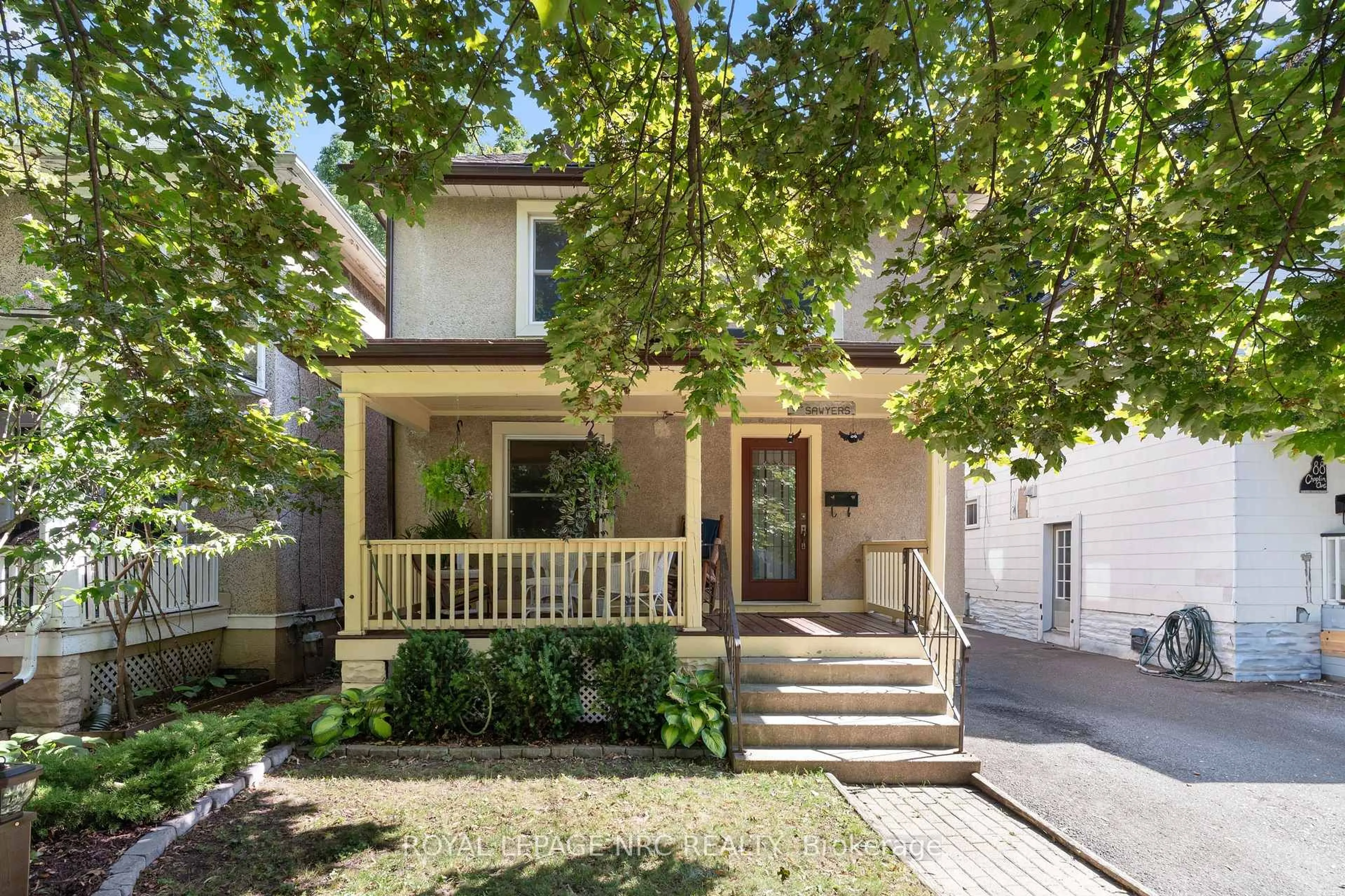 Home with brick exterior material, street for 90 Chaplin Ave, St. Catharines Ontario L2R 2E7