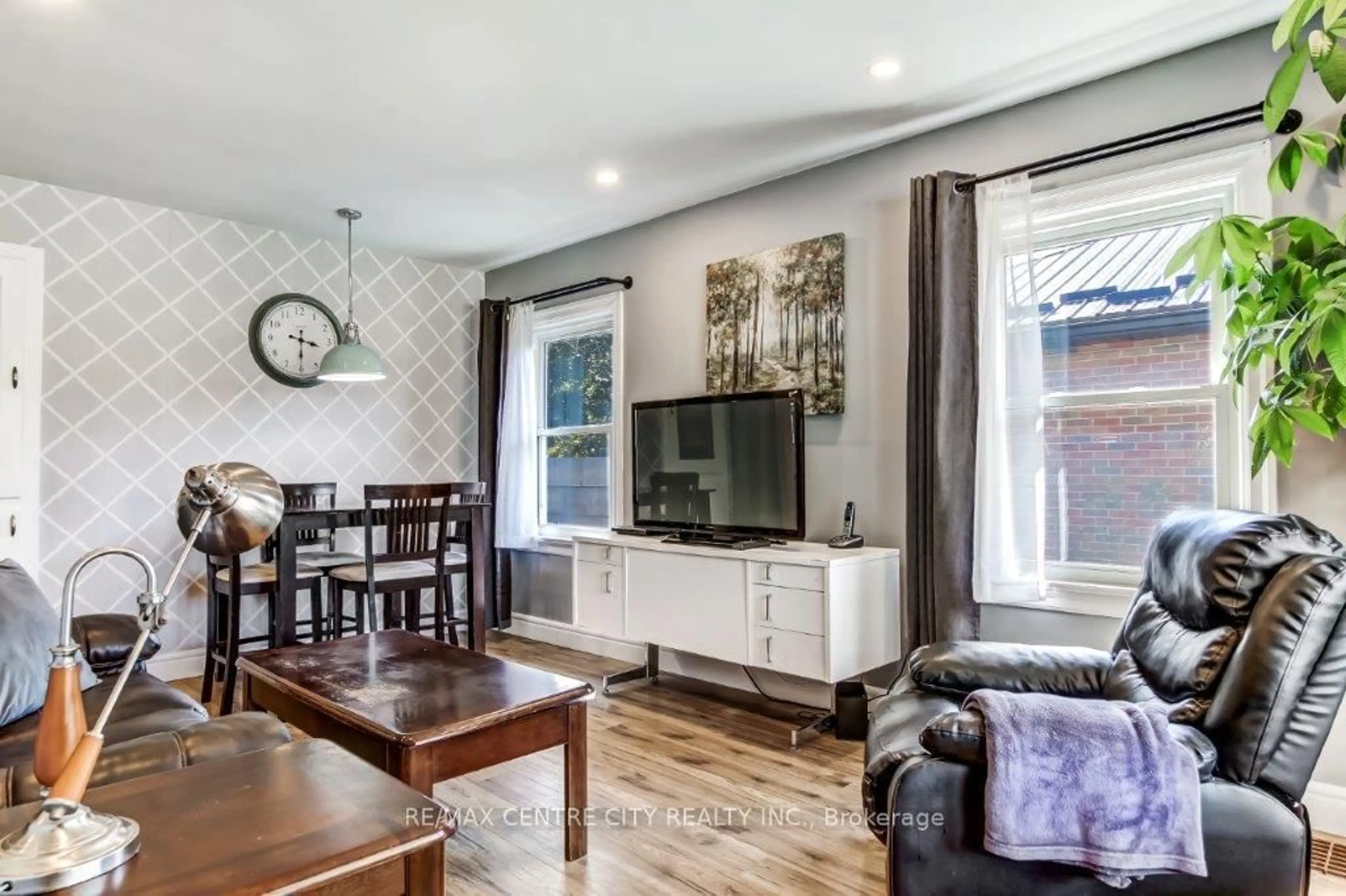 Living room with furniture, unknown for 26 Brock St, St. Thomas Ontario N5P 2B2