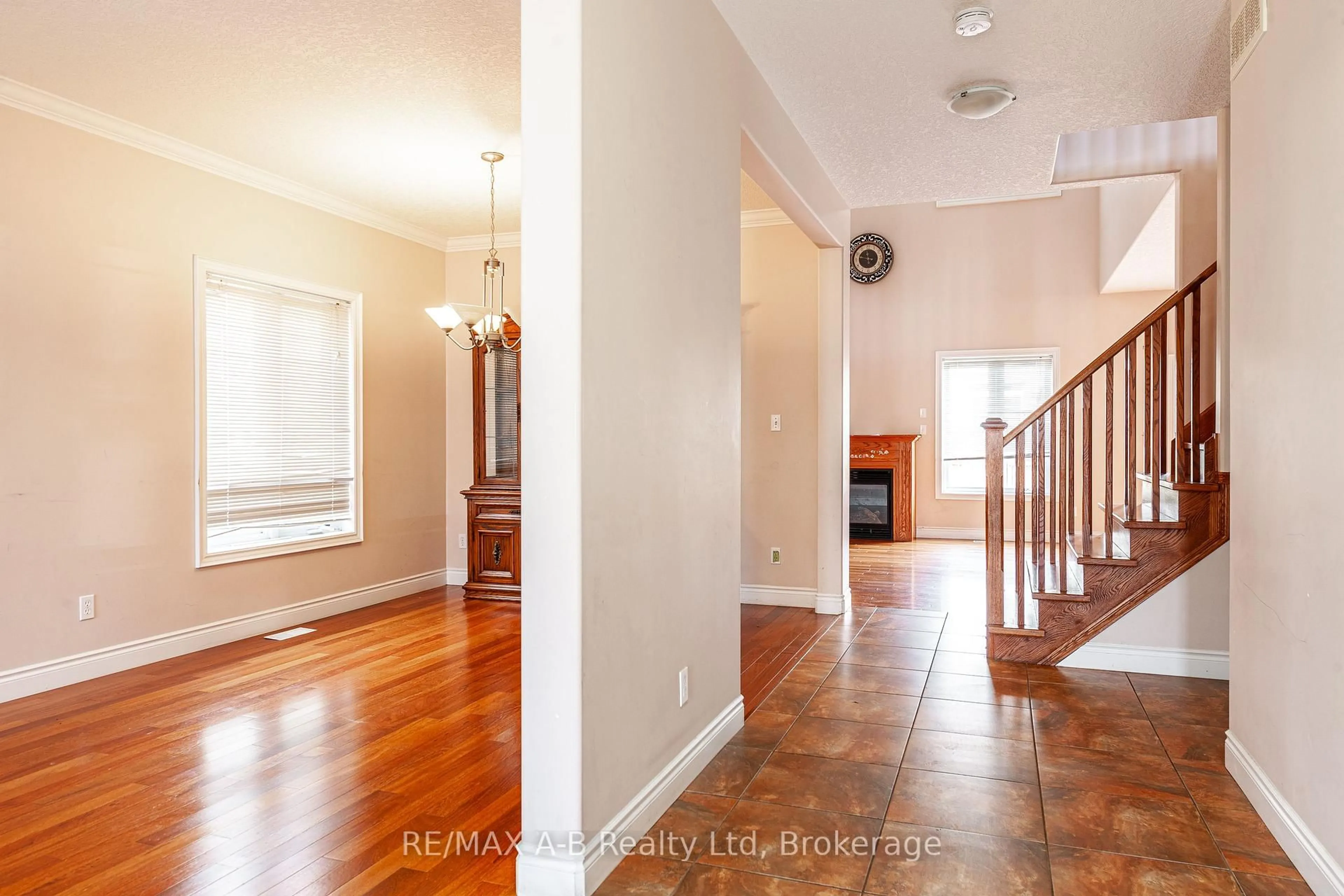 Indoor entryway for 722 Spitfire St, Woodstock Ontario N4T 0B1
