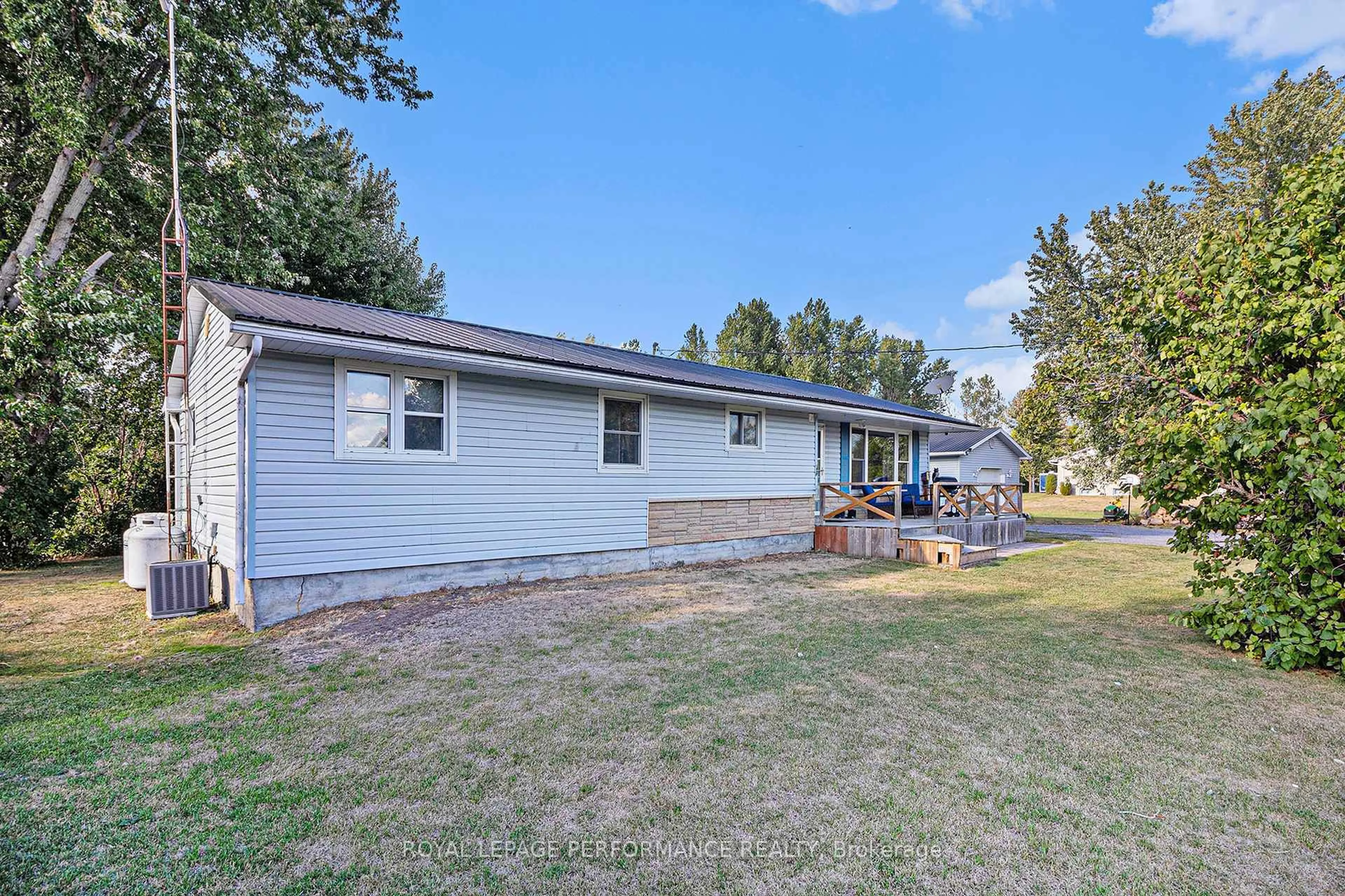 Home with vinyl exterior material, unknown for 16099 Northfield Rd, South Stormont Ontario K0C 1R0