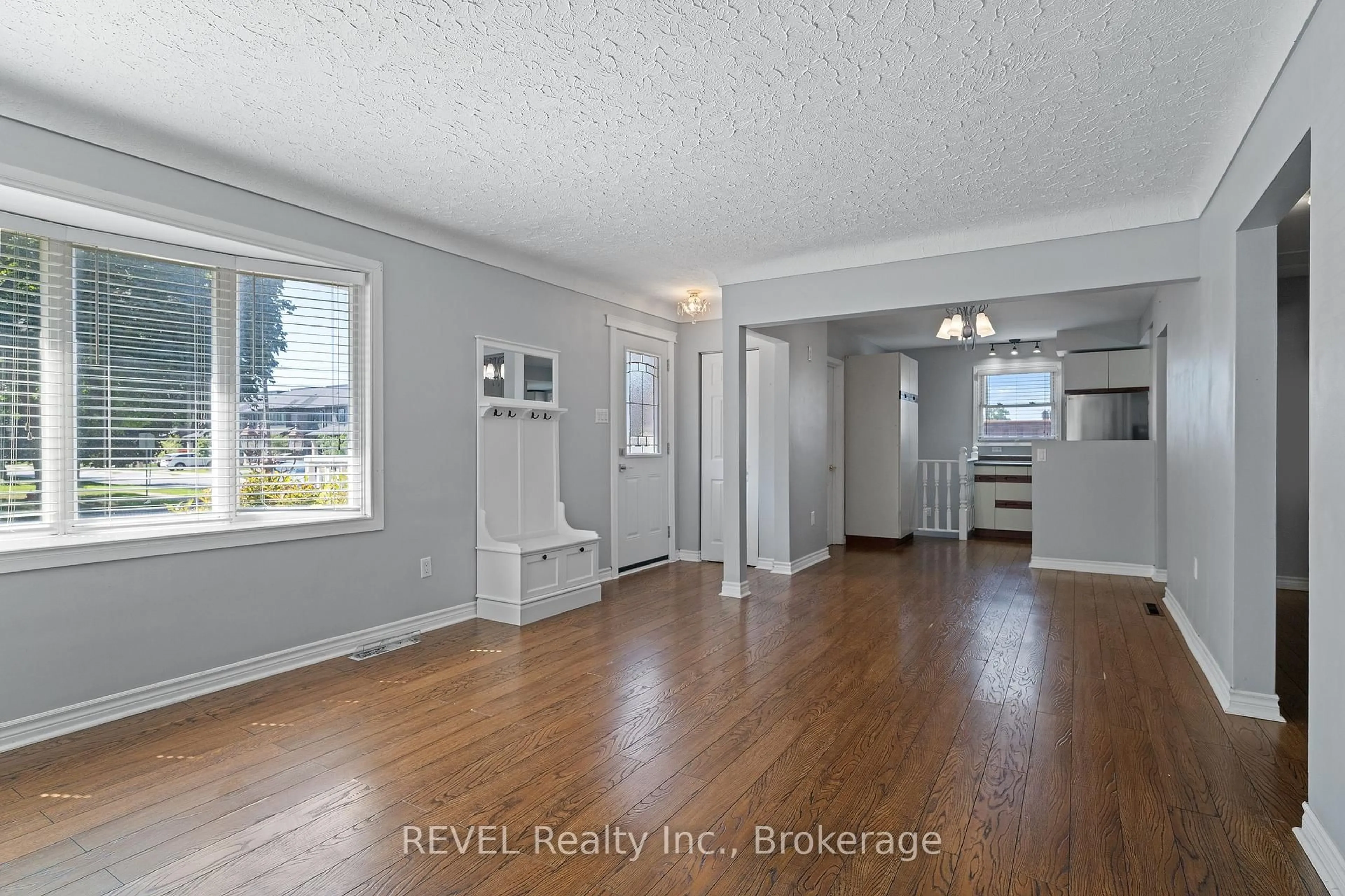 Unknown for 6571 Burdette Dr, Niagara Falls Ontario L2E 5H4