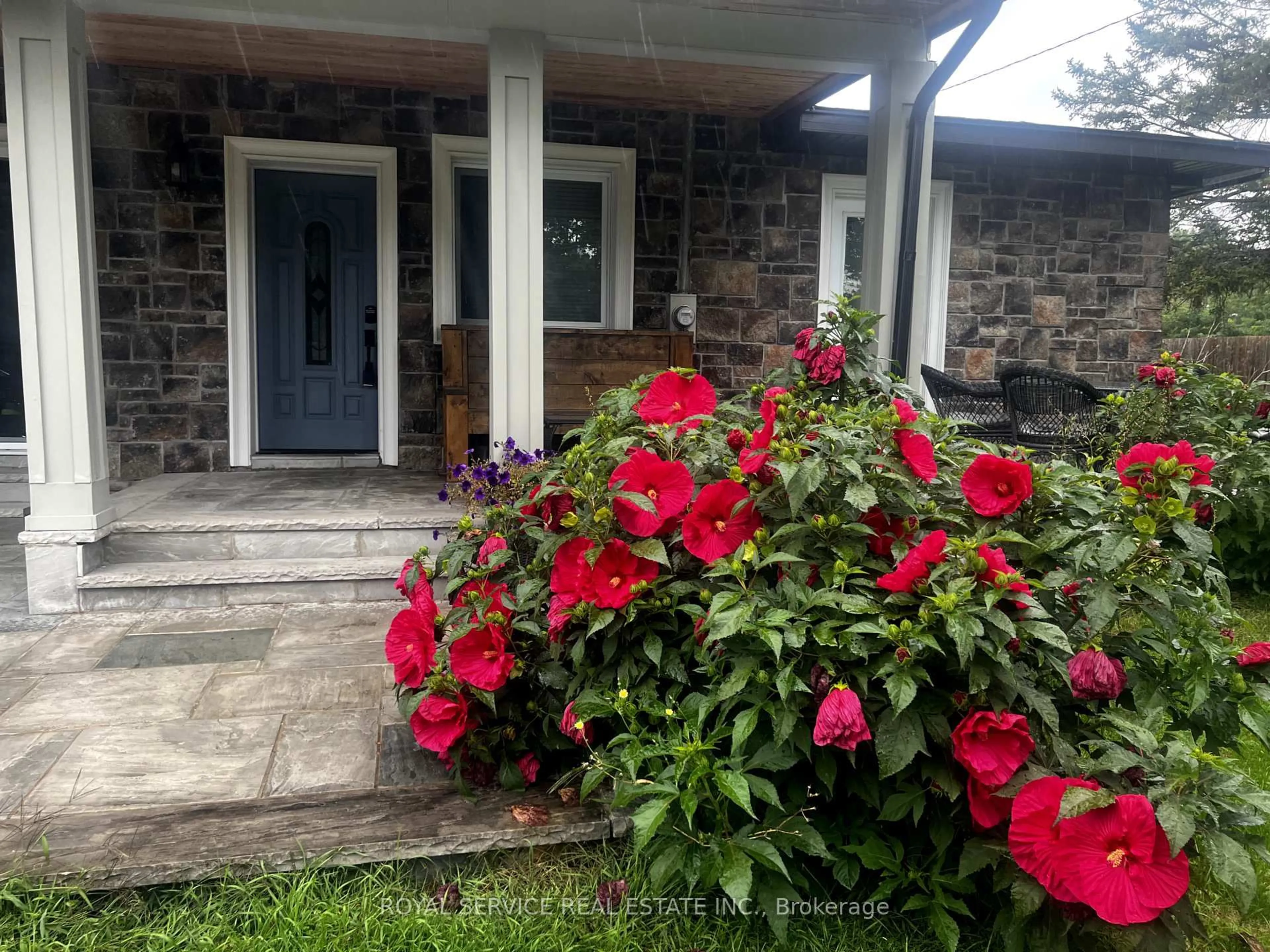 Indoor entryway for 41 William St, Cramahe Ontario K0K 1S0
