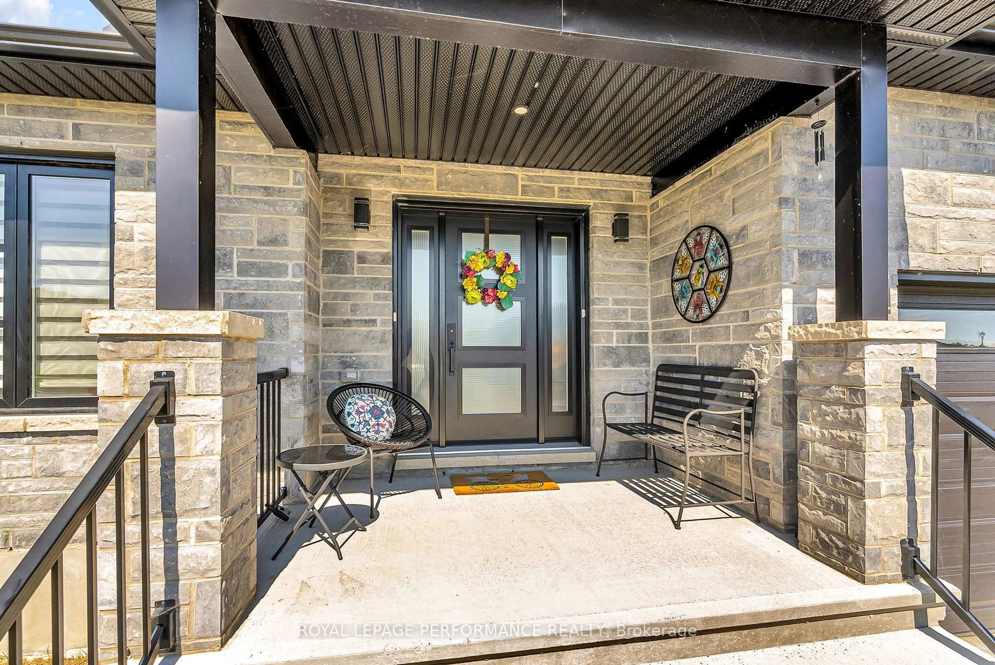 Indoor entryway for 2301 Crewson Crt, Cornwall Ontario K6H 0H9