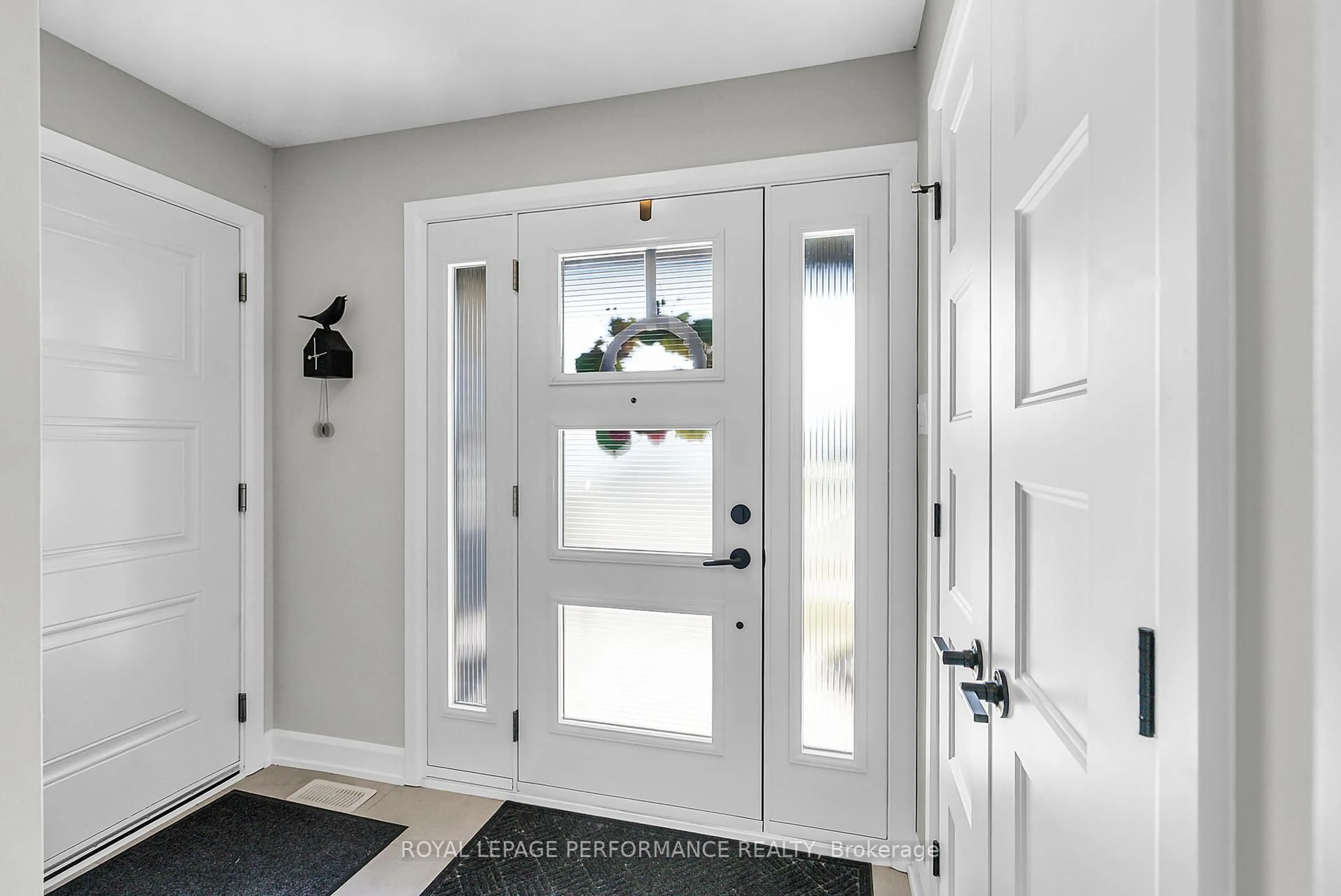 Indoor entryway for 2301 Crewson Crt, Cornwall Ontario K6H 0H9