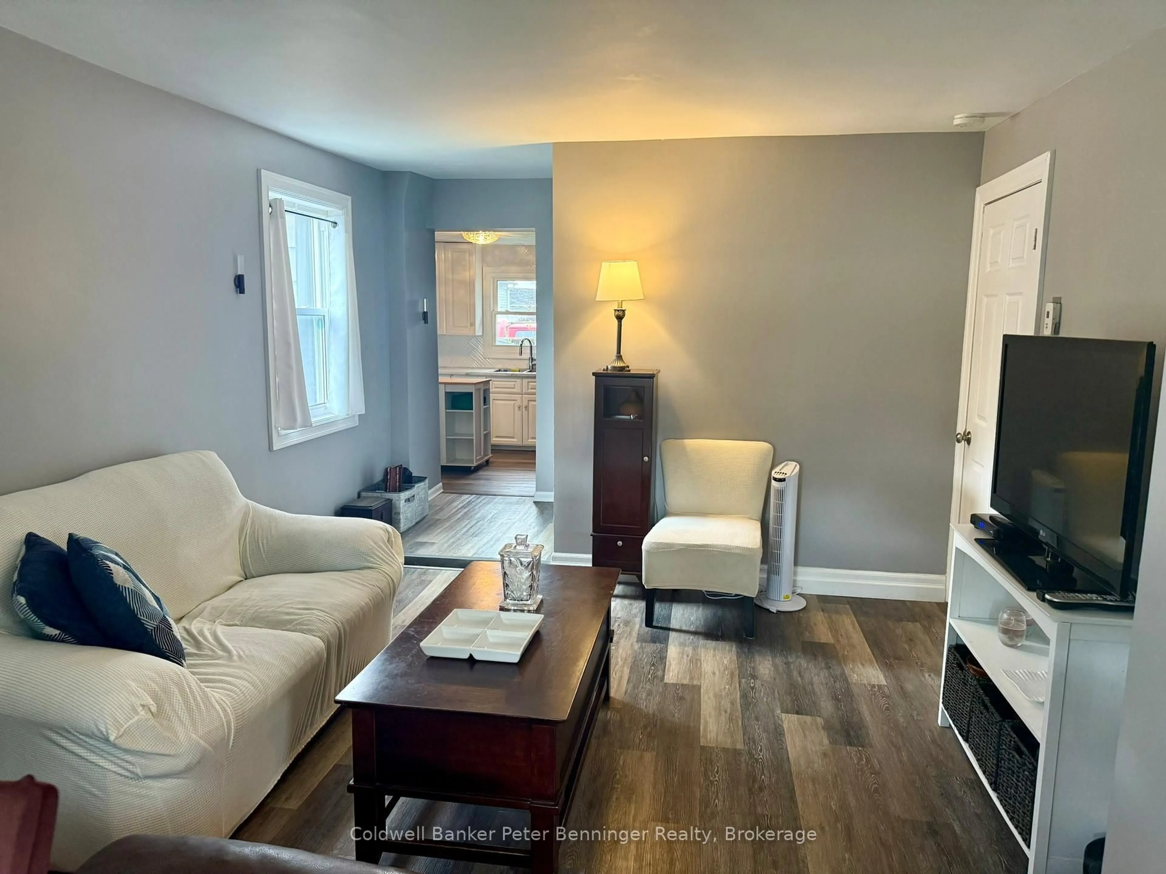 Living room with furniture, unknown for 582 9th St, Hanover Ontario N4N 1M6