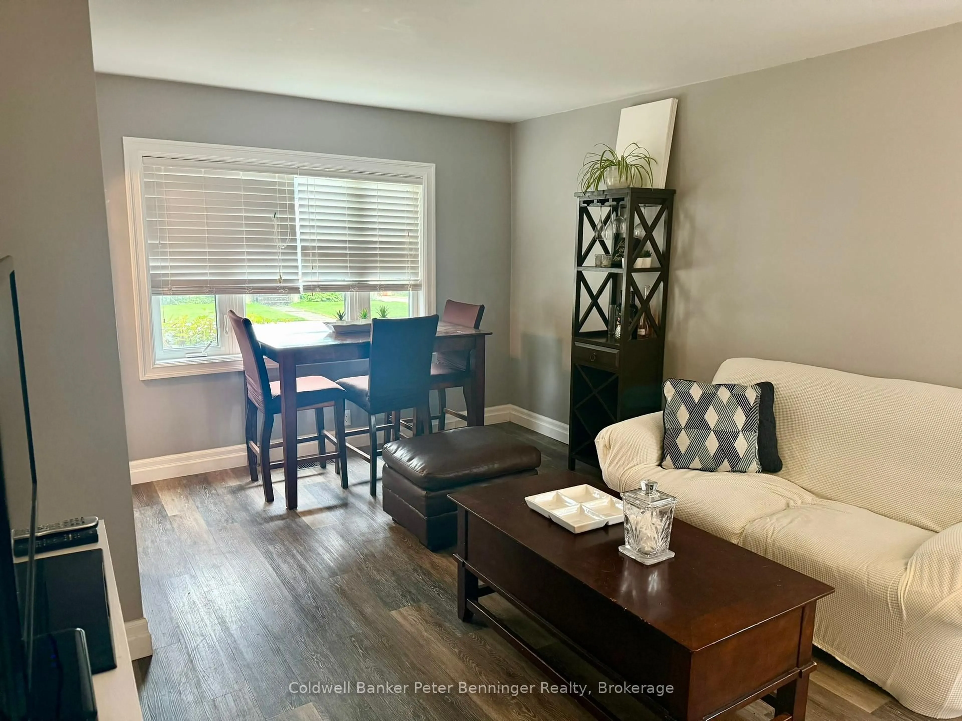 Living room with furniture, wood/laminate floor for 582 9th St, Hanover Ontario N4N 1M6