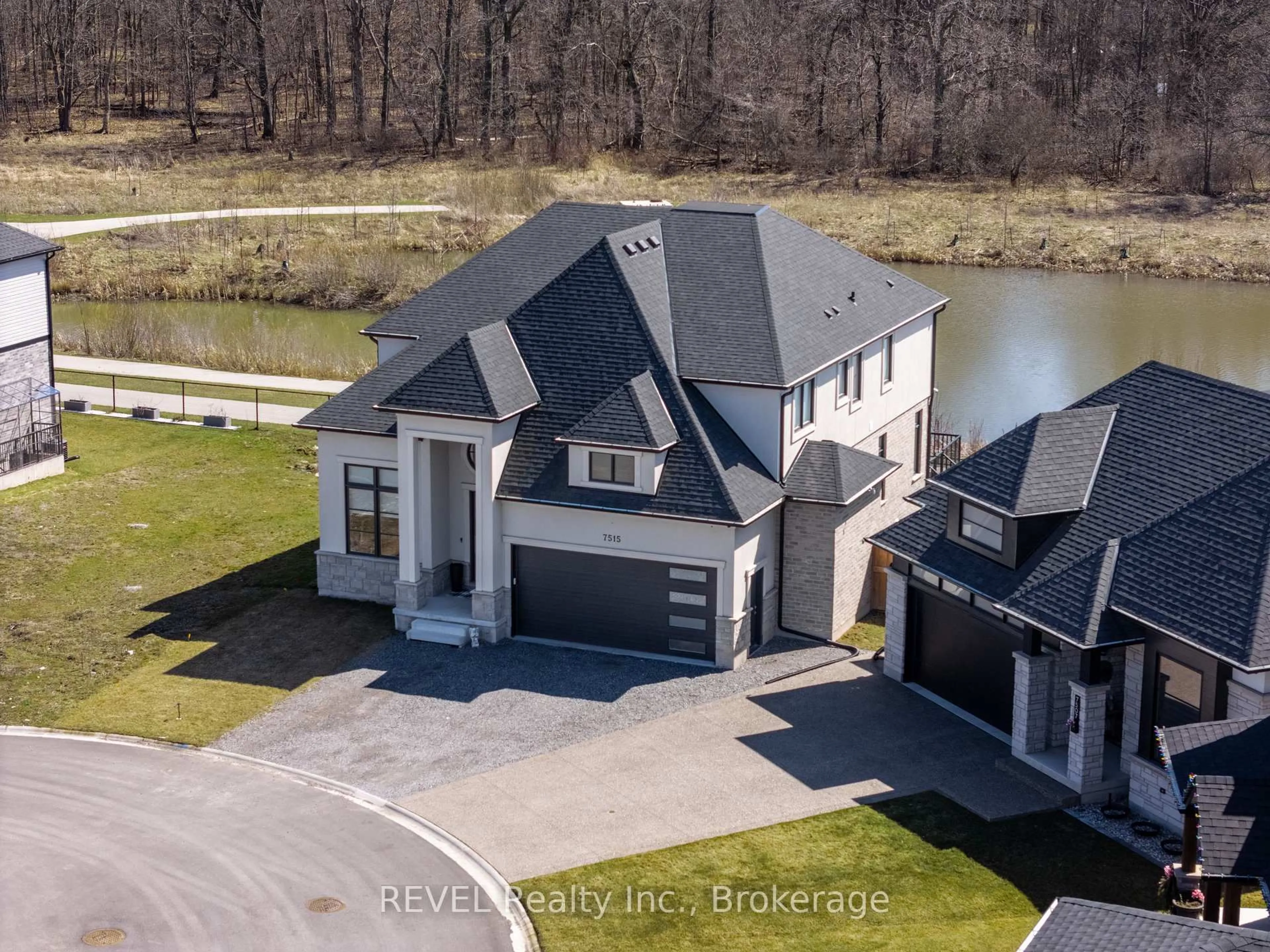 A pic from outside/outdoor area/front of a property/back of a property/a pic from drone, water/lake/river/ocean view for 7515 Sherrilee Cres, Niagara Falls Ontario L2H 3T4