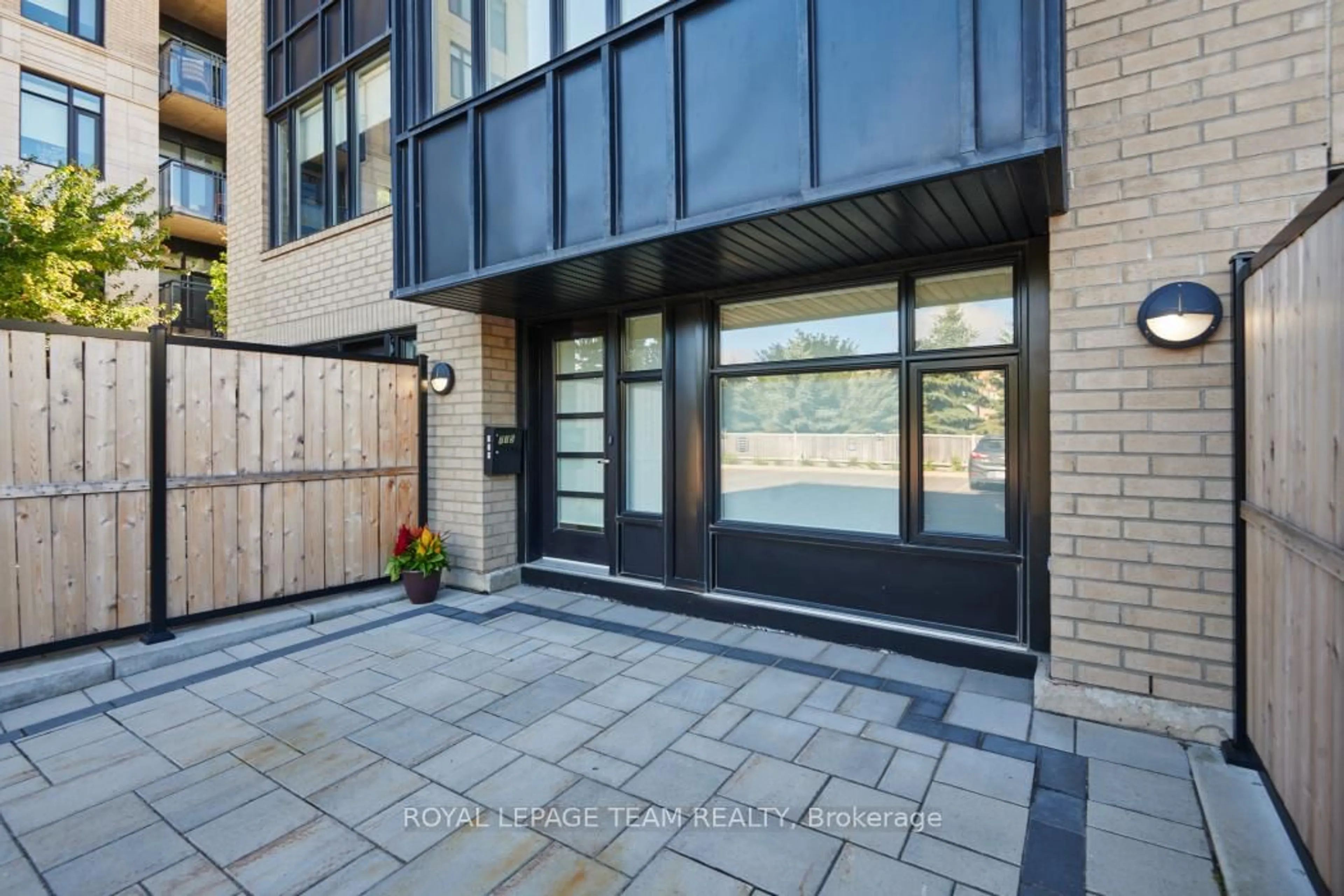 Indoor entryway for 775 Richmond Rd #7, Ottawa Ontario K2A 0G7