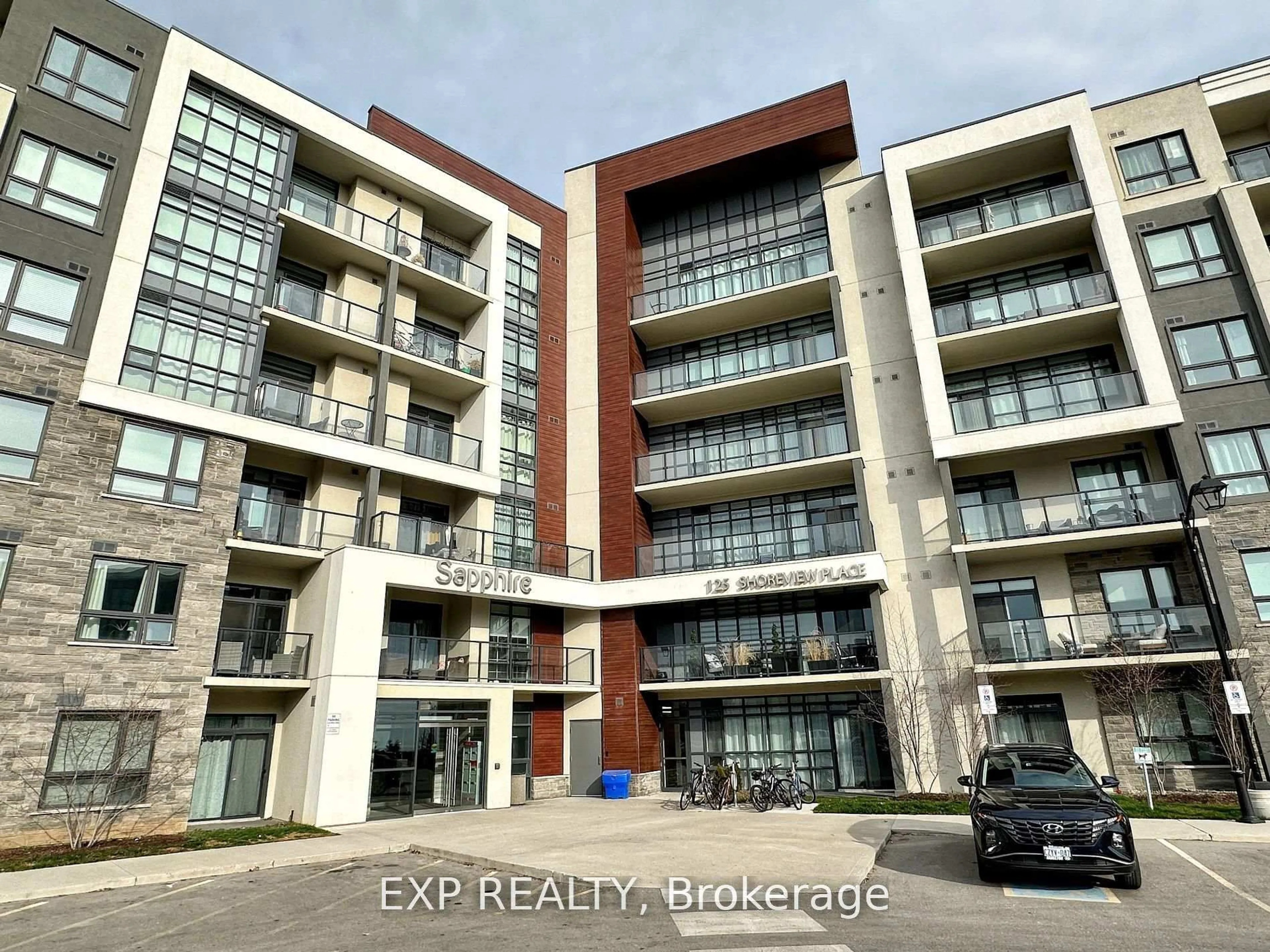 A pic from outside/outdoor area/front of a property/back of a property/a pic from drone, building for 125 Shoreview Pl #233, Hamilton Ontario L8E 0K3