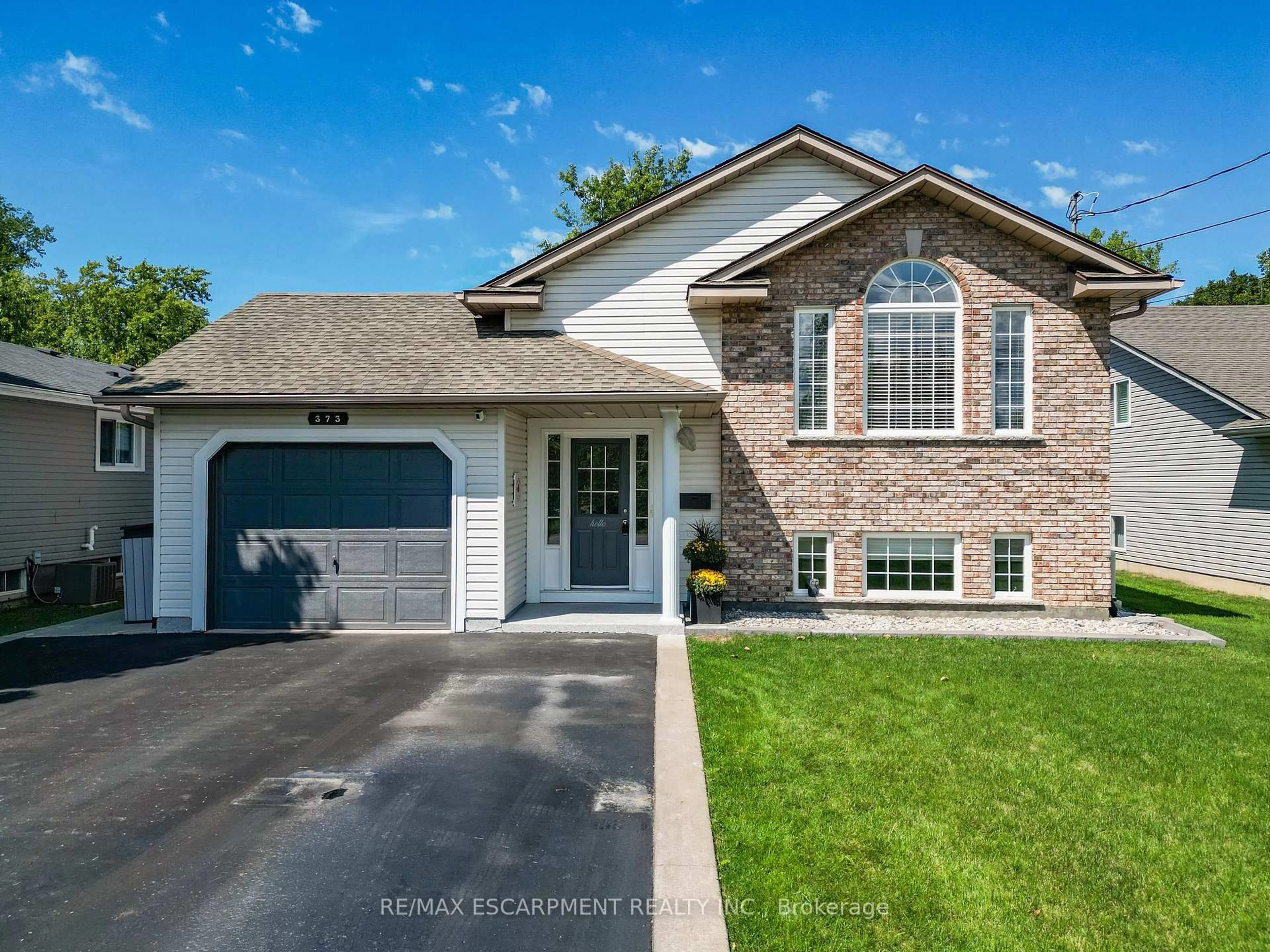 Home with brick exterior material, street for 373 Washington Rd, Fort Erie Ontario L2A 4K5