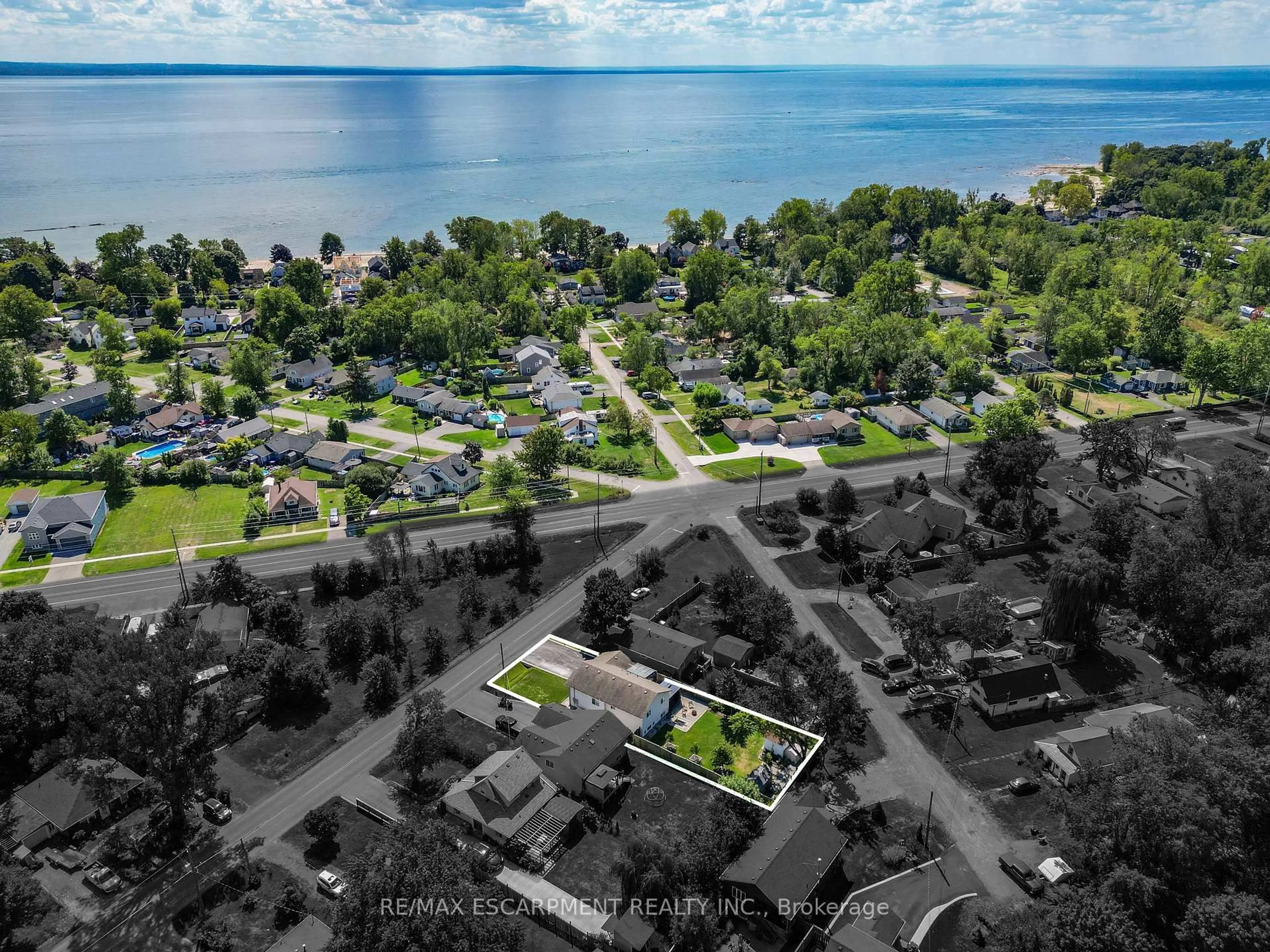 A pic from outside/outdoor area/front of a property/back of a property/a pic from drone, street for 373 Washington Rd, Fort Erie Ontario L2A 4K5