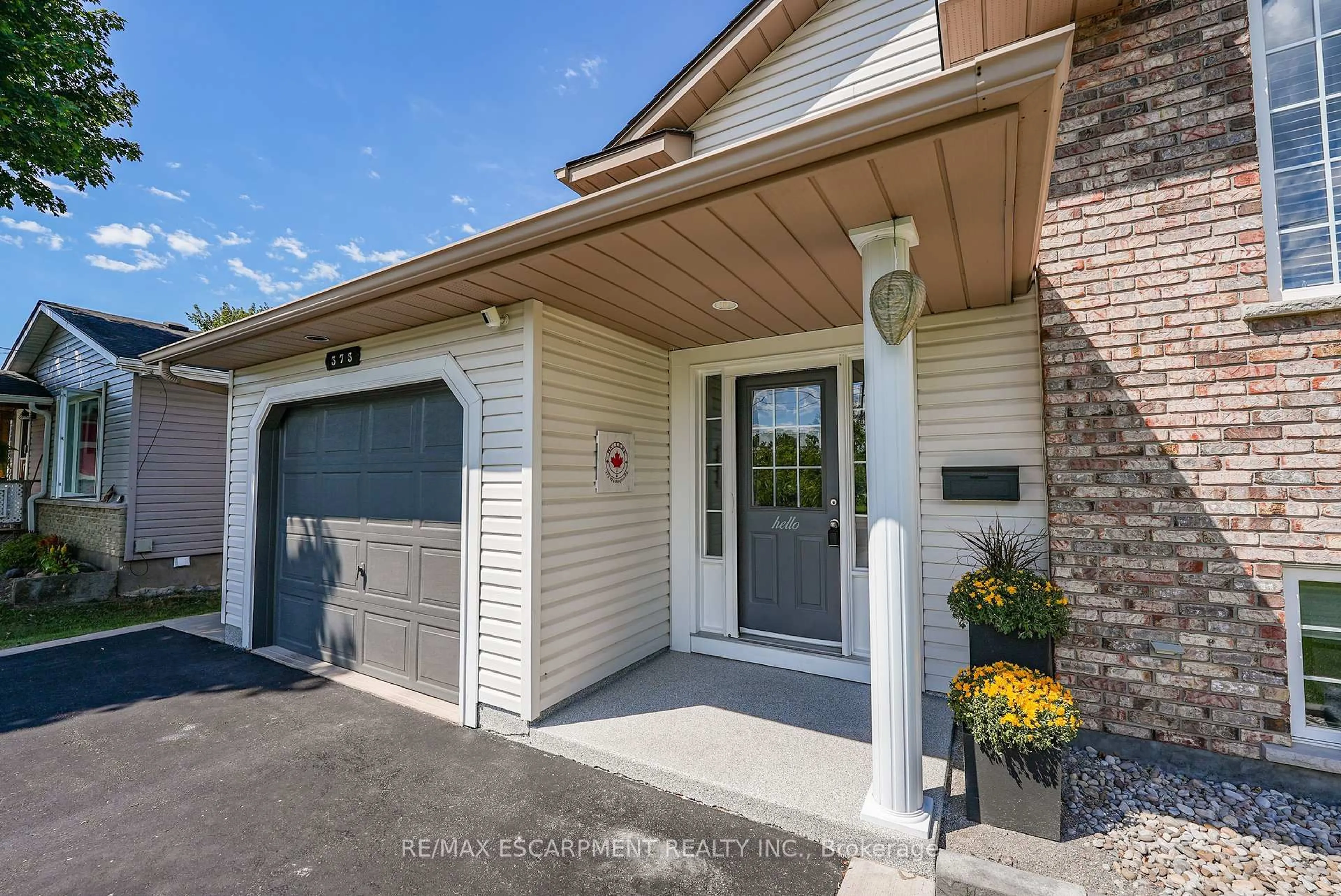 Home with brick exterior material, street for 373 Washington Rd, Fort Erie Ontario L2A 4K5