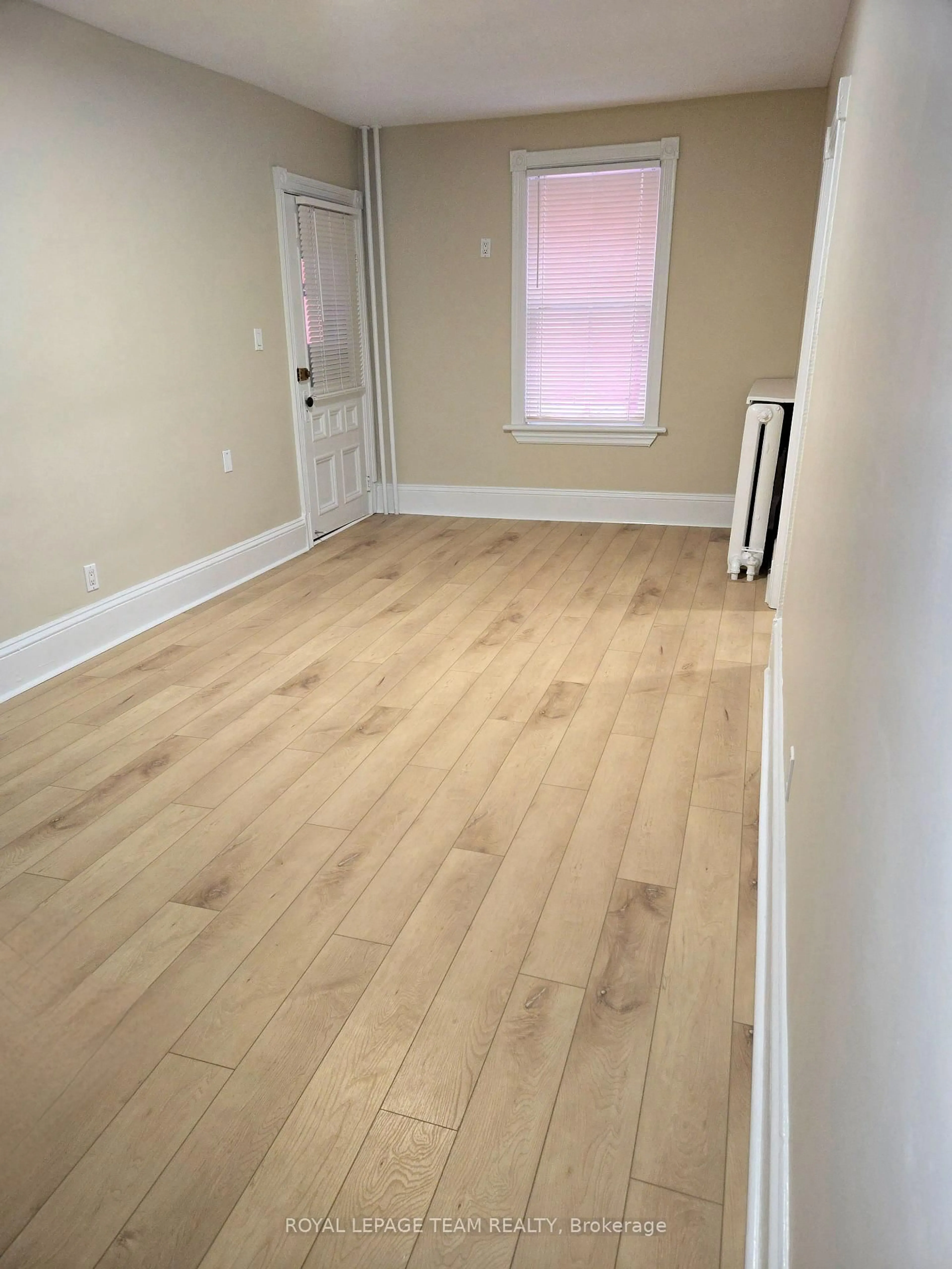 A pic of a room for 158 St Andrew St, Ottawa Ontario K1N 5G4